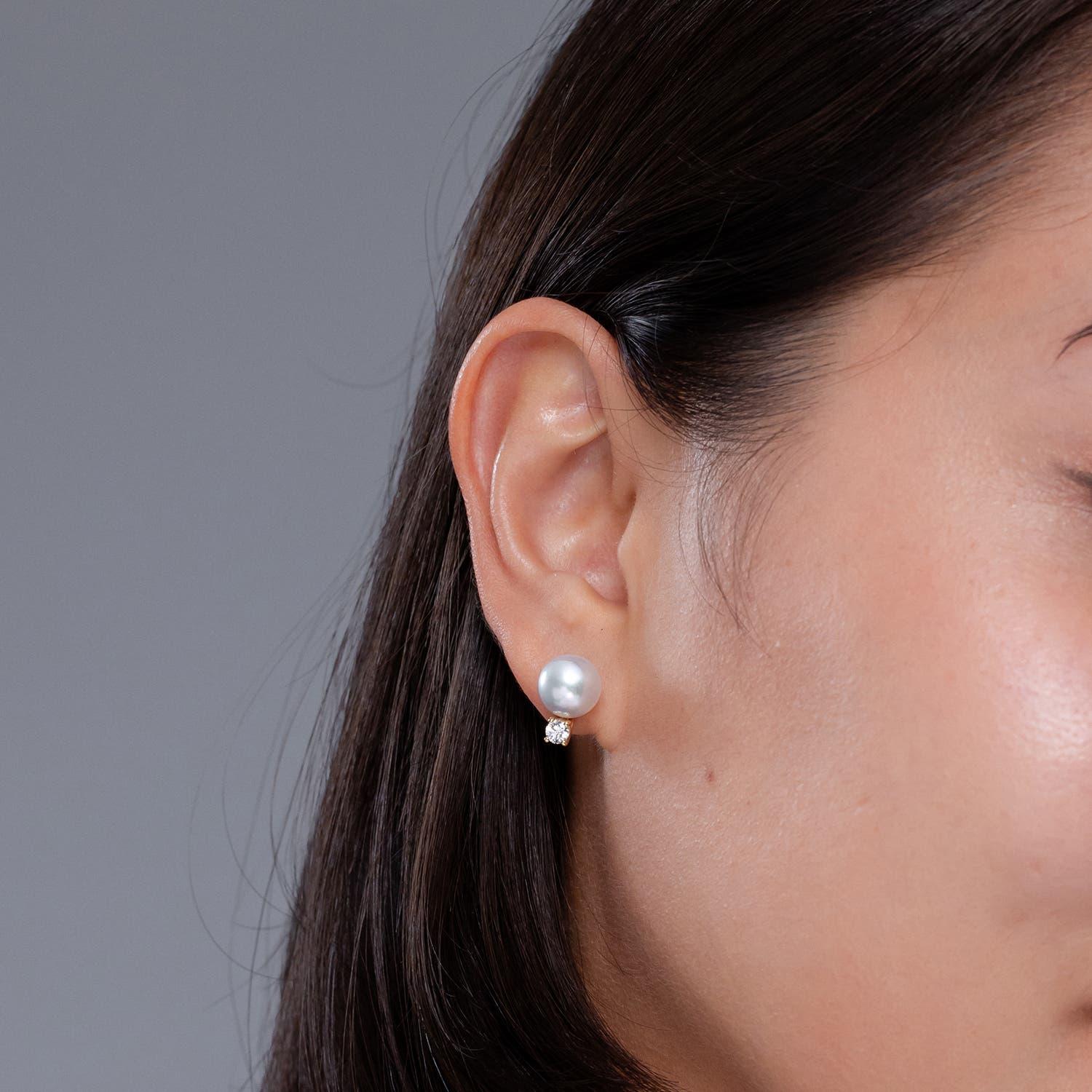 Taille ronde Angara - Clous d'oreilles solitaires en or massif 14 carats avec perles de culture des mers du Sud et diamants en vente