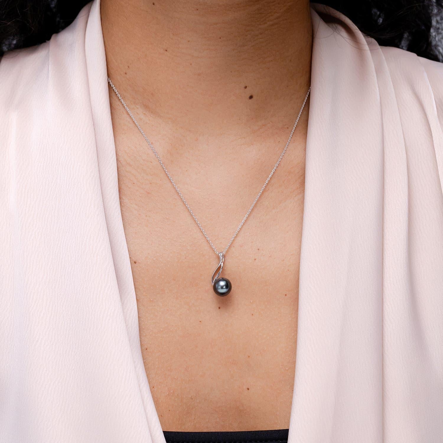 Modern Angara Solitaire Tahitian Cultured Pearl Swirl Pendant in 14K Solid Gold For Sale