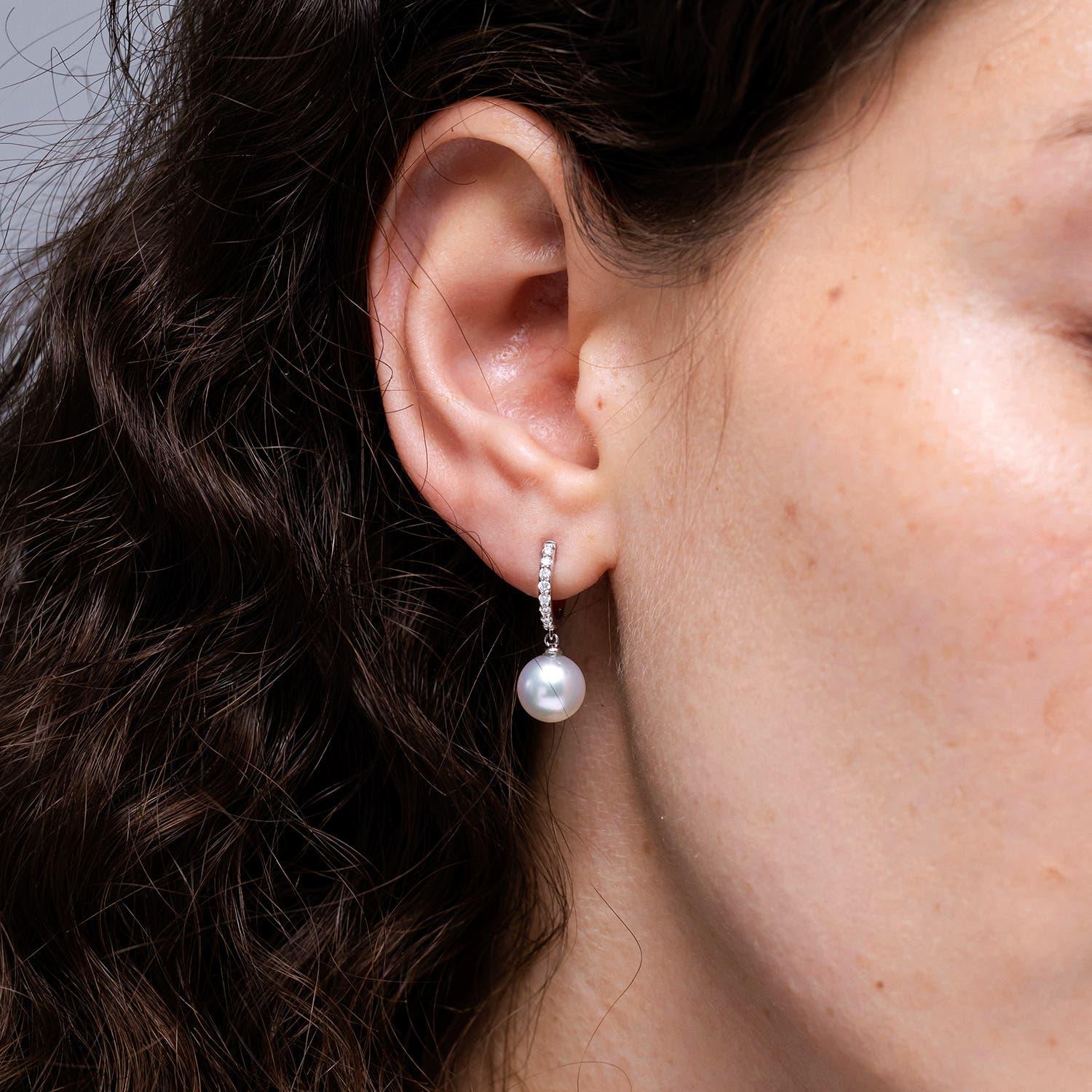 Angara Südsee-Zuchtperle Huggie Hoop-Ohrringe in 14K massivem Gold für Frauen (Moderne) im Angebot