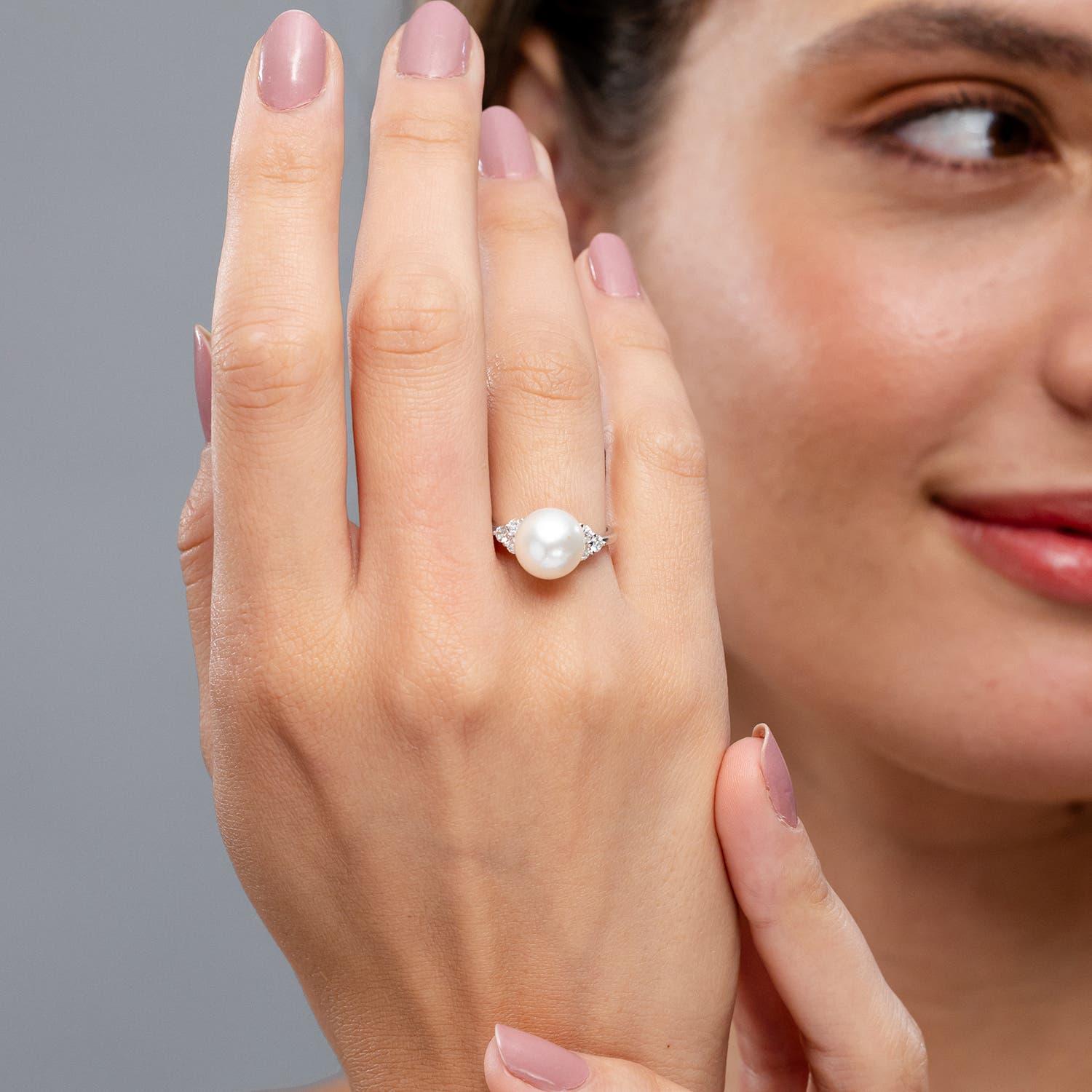 Moderno Anello Angara con perle di coltura dei mari del sud e Trio di diamanti in oro massiccio 14K per donna in vendita