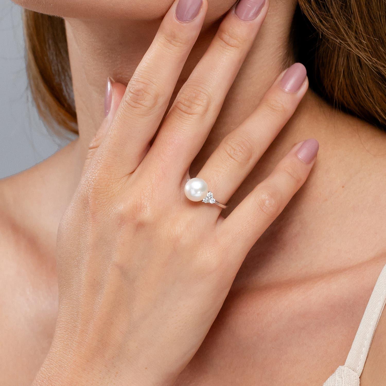 Taglio rotondo Anello Angara con perle di coltura dei mari del sud e Trio di diamanti in oro massiccio 14K per donna in vendita