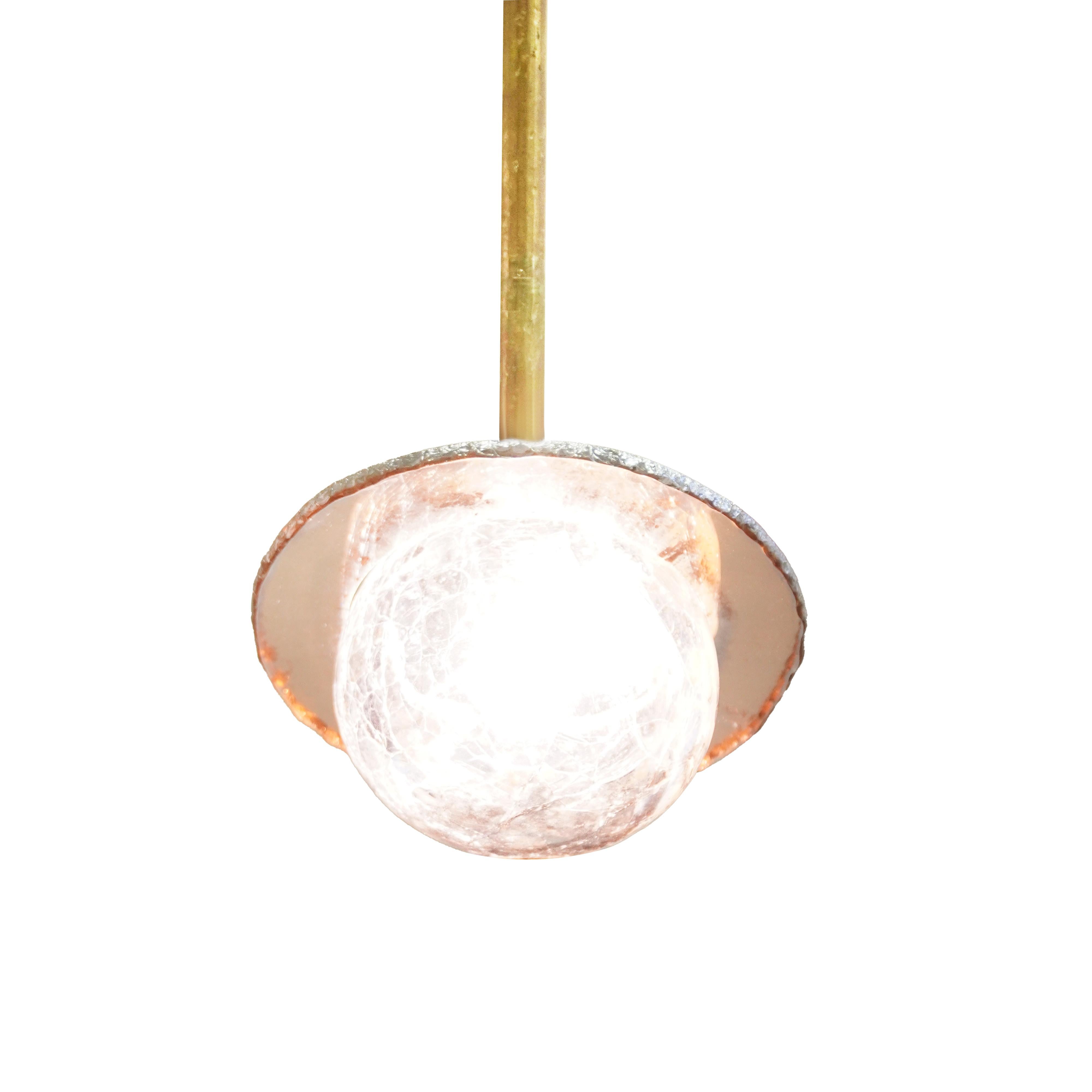 italien Ange 14 Lampe contemporaine Bol de cristal Craquele, anneau de verre argenté coloré en vente