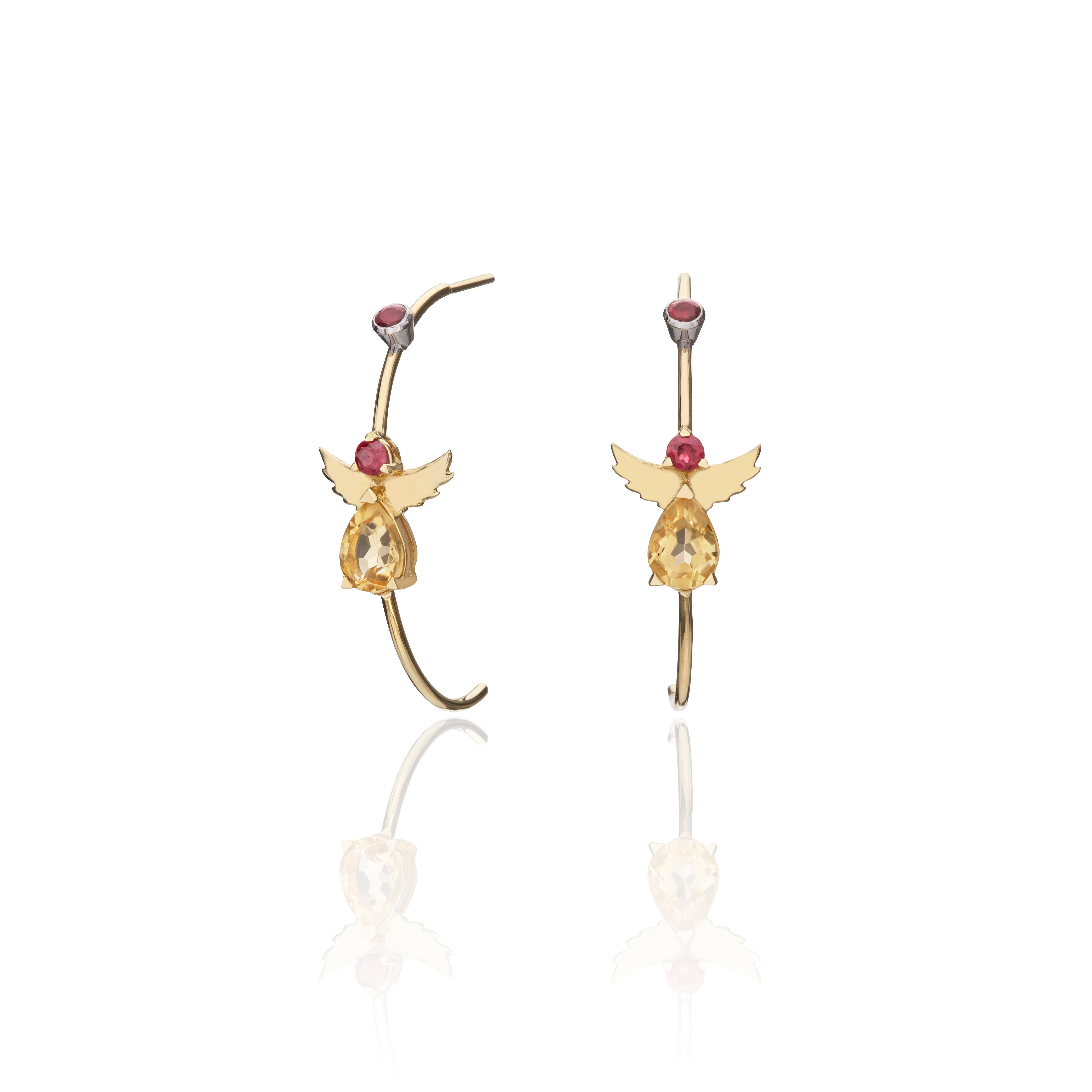 Angel C-Hoop FIne Earrings in 18Kt Yellow Gold with yellow Pear Citrine and Red round Tourmaline in stock.
The Angels C-Hoop are made by hand and they are very easywear for every day for any occasion that adds style and a special sense to your