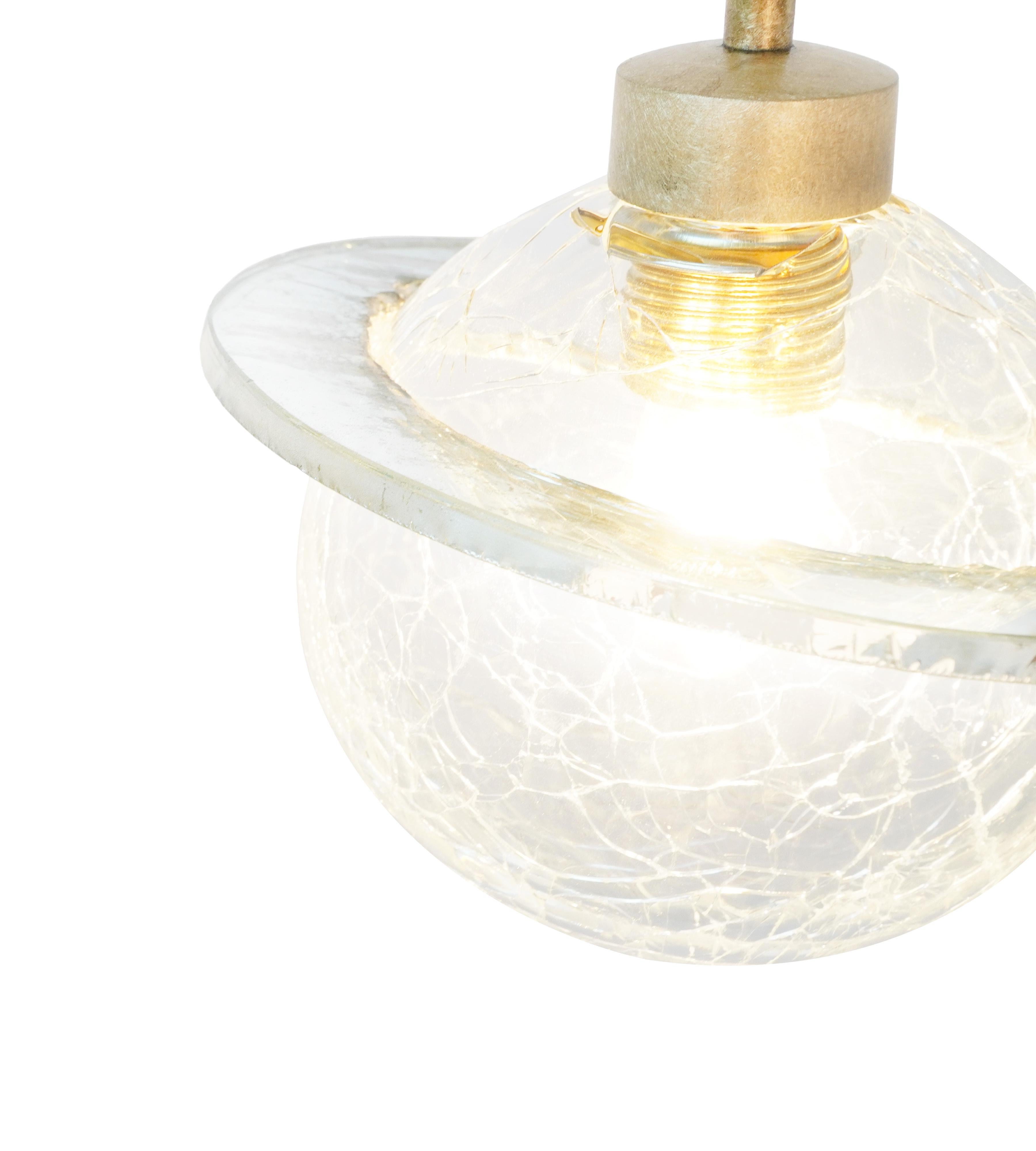 Argenté Lampe contemporaine Angel 22 en forme de bol en cristal, anneau en verre argenté coloré en vente