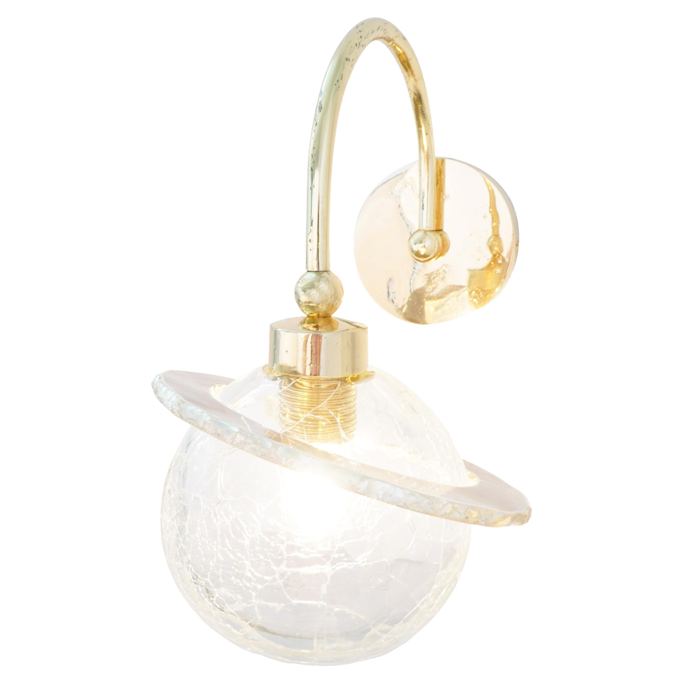 Lampe murale contemporaine Angel 22 en cristal de couleur craquele et anneau en verre argenté