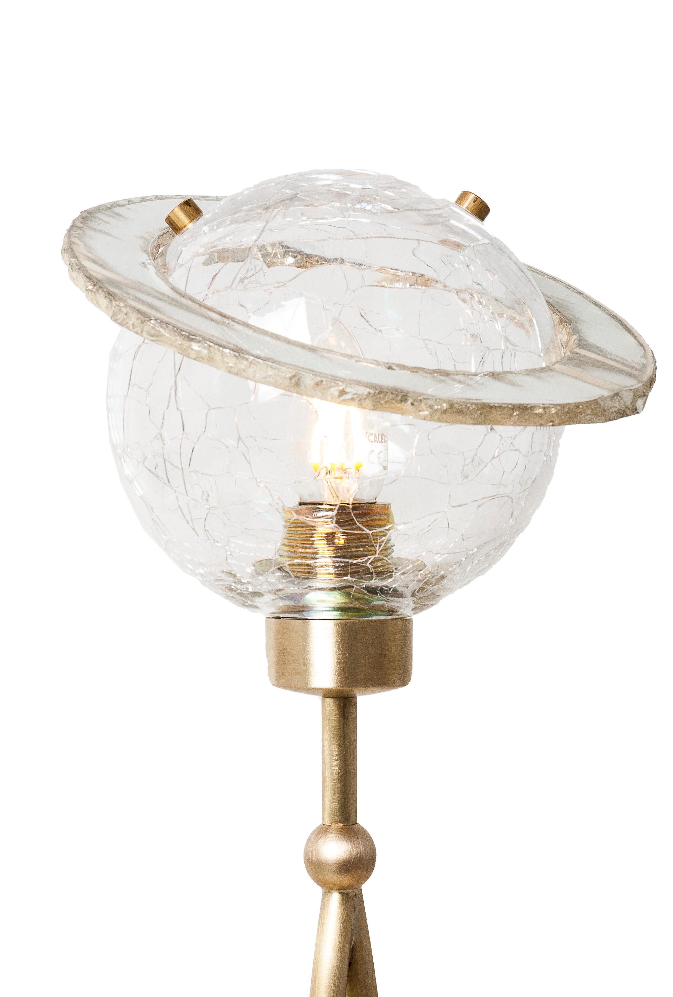 italien Lampe sur pied contemporaine « Ange », bol en cristal, anneau en verre argenté en vente