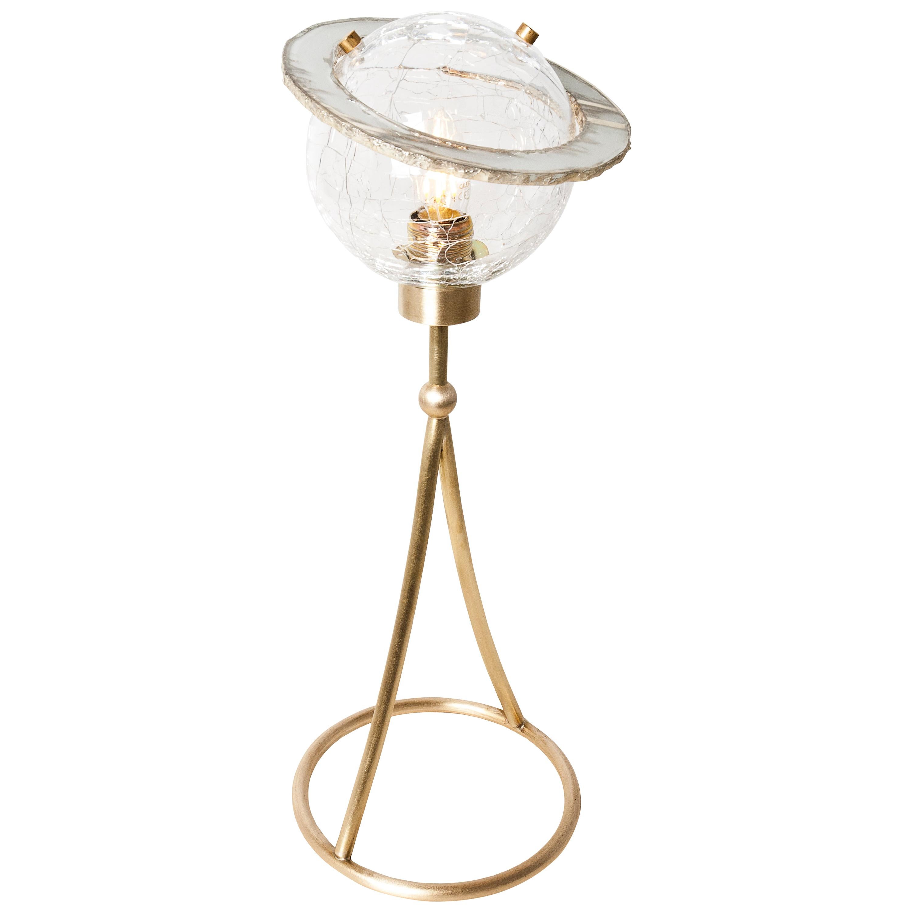 Zeitgenössische „Angel“-Tischlampe, Kristallschale, versilberter Glasring im Angebot
