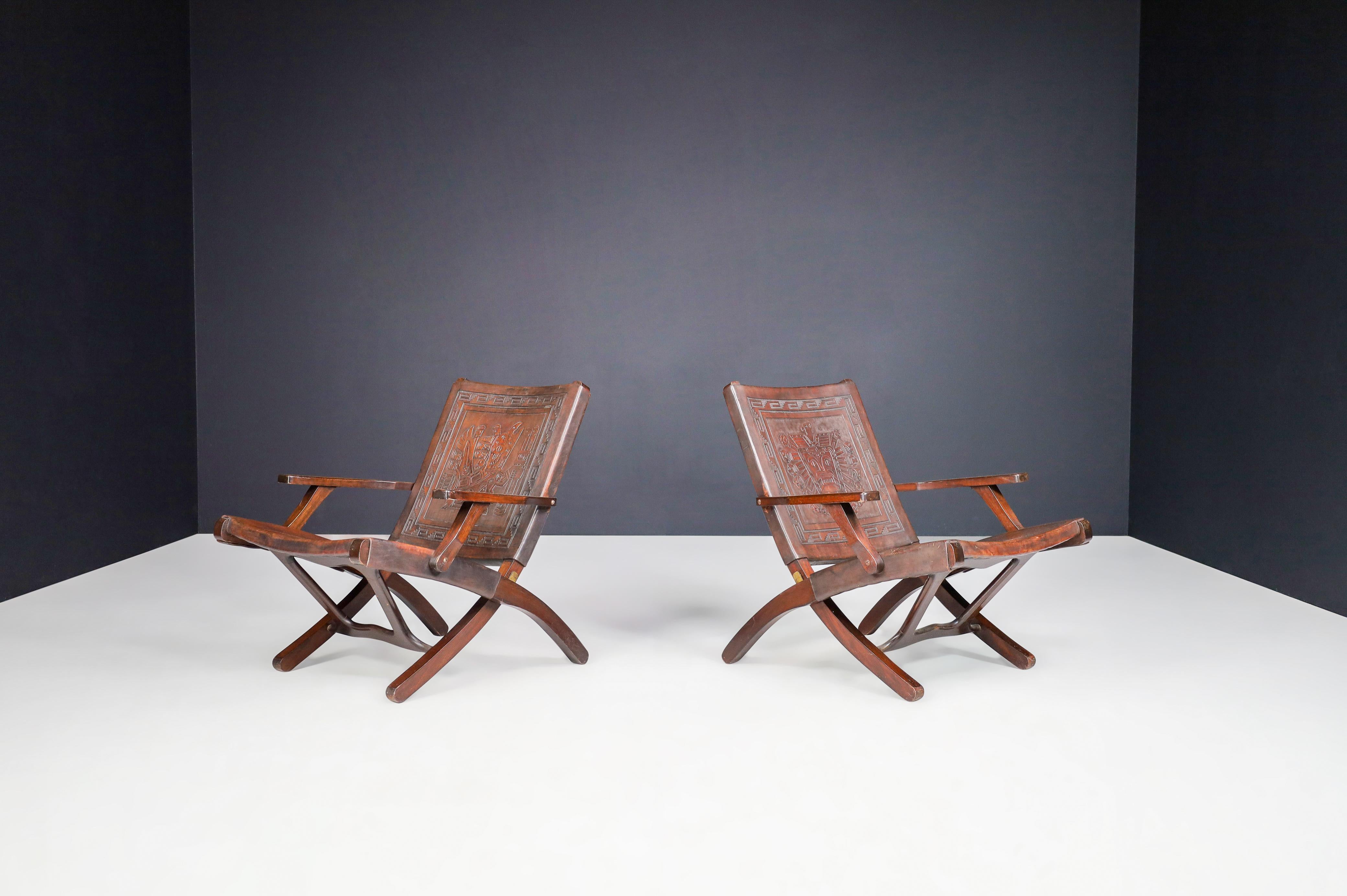 Angel I. Pazmino Sedie a braccioli Foldes in pelle color cognac Ecuador anni '70

Angel I. Pazmino, un rinomato designer ecuadoriano, ha creato negli anni '70 per Muebles De Estilo una coppia unica di poltrone con schienale alto di stile Mid-Century
