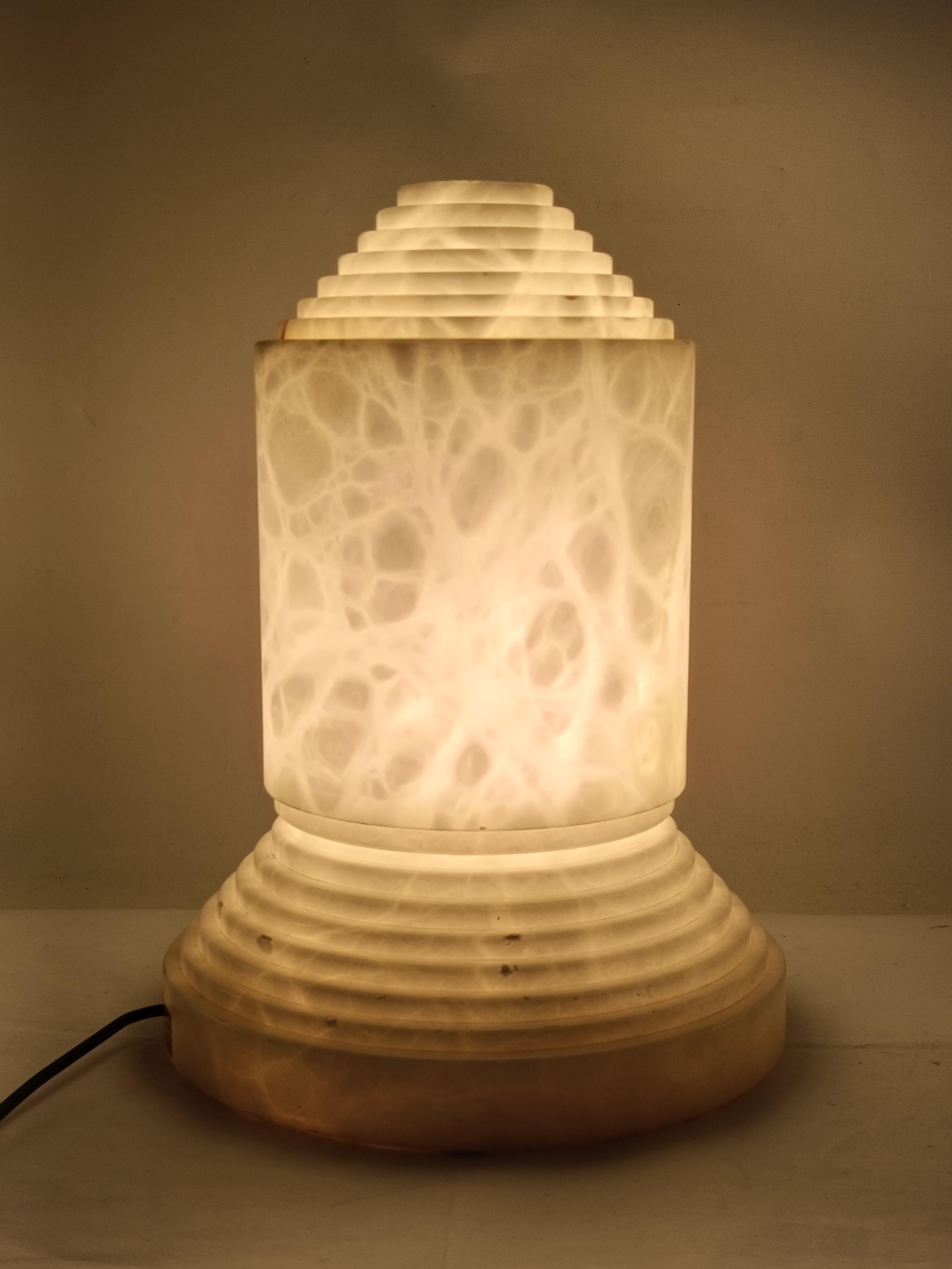 Late 20th Century Angel Jove' pour Santa & Cole Lampe de table en albâtre 'Babel', Espagne 1970 en vente