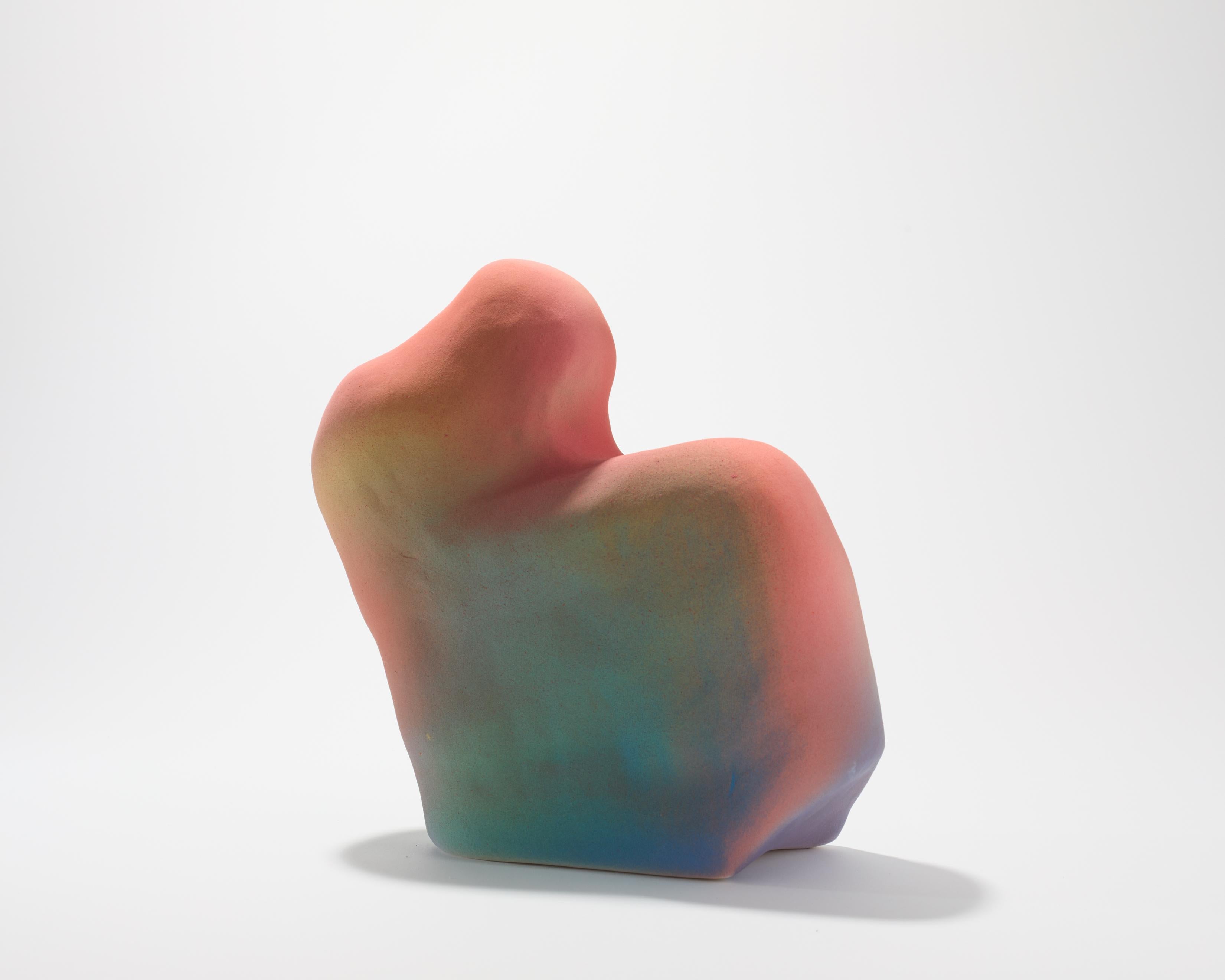 Abstract Sculpture de Angel Oloshove - "Conejo cabalgando el anillo de Saturno" Escultura de cerámica abstracta contemporánea en pastel