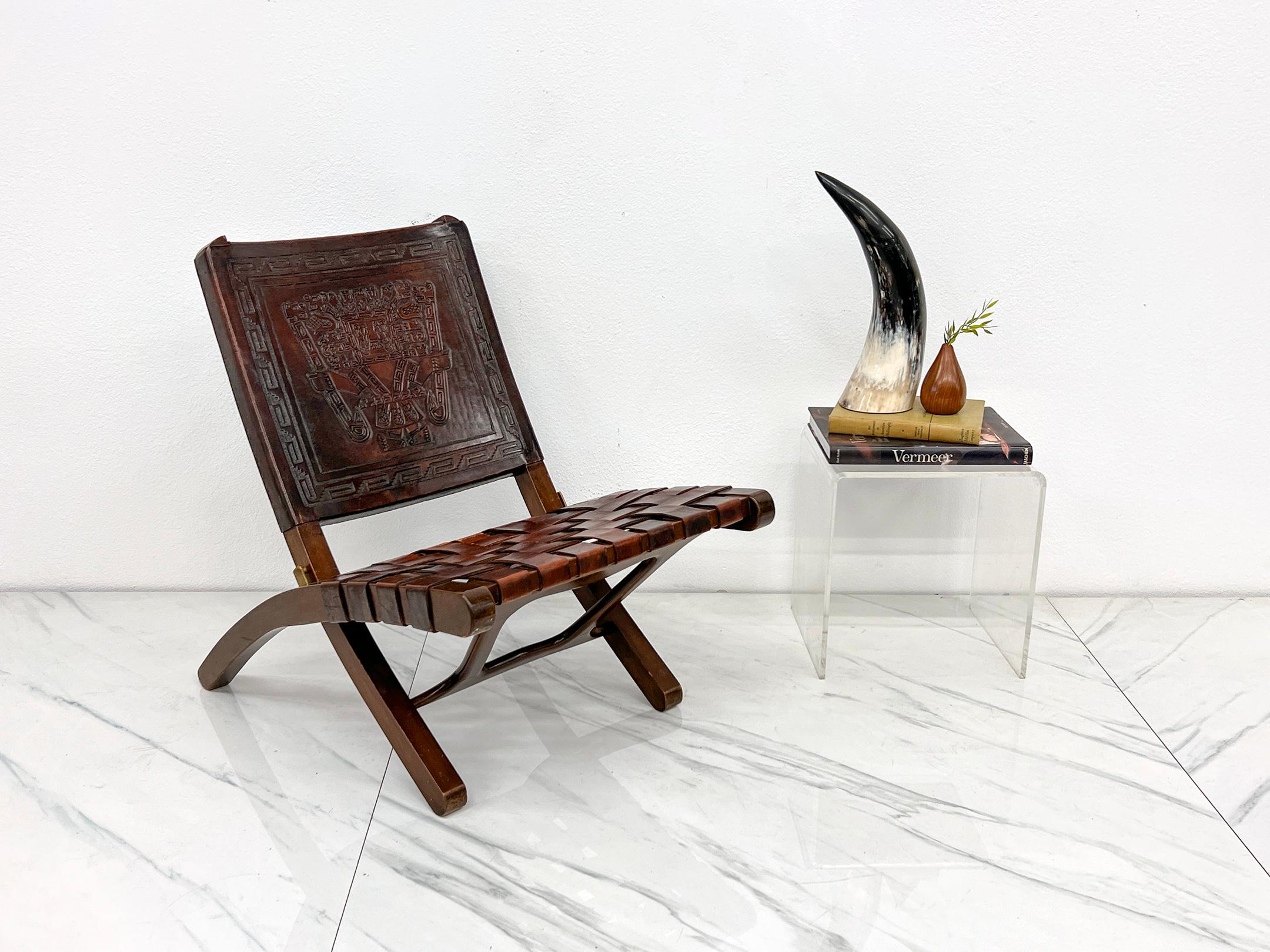 Let’s get one thing straight—Angel Pazmiño deserves way more hype in the mid-century design world. This Ecuadorian design genius created furniture that’s not only structurally brilliant but also aesthetically jaw-dropping. And this chair? It’s proof