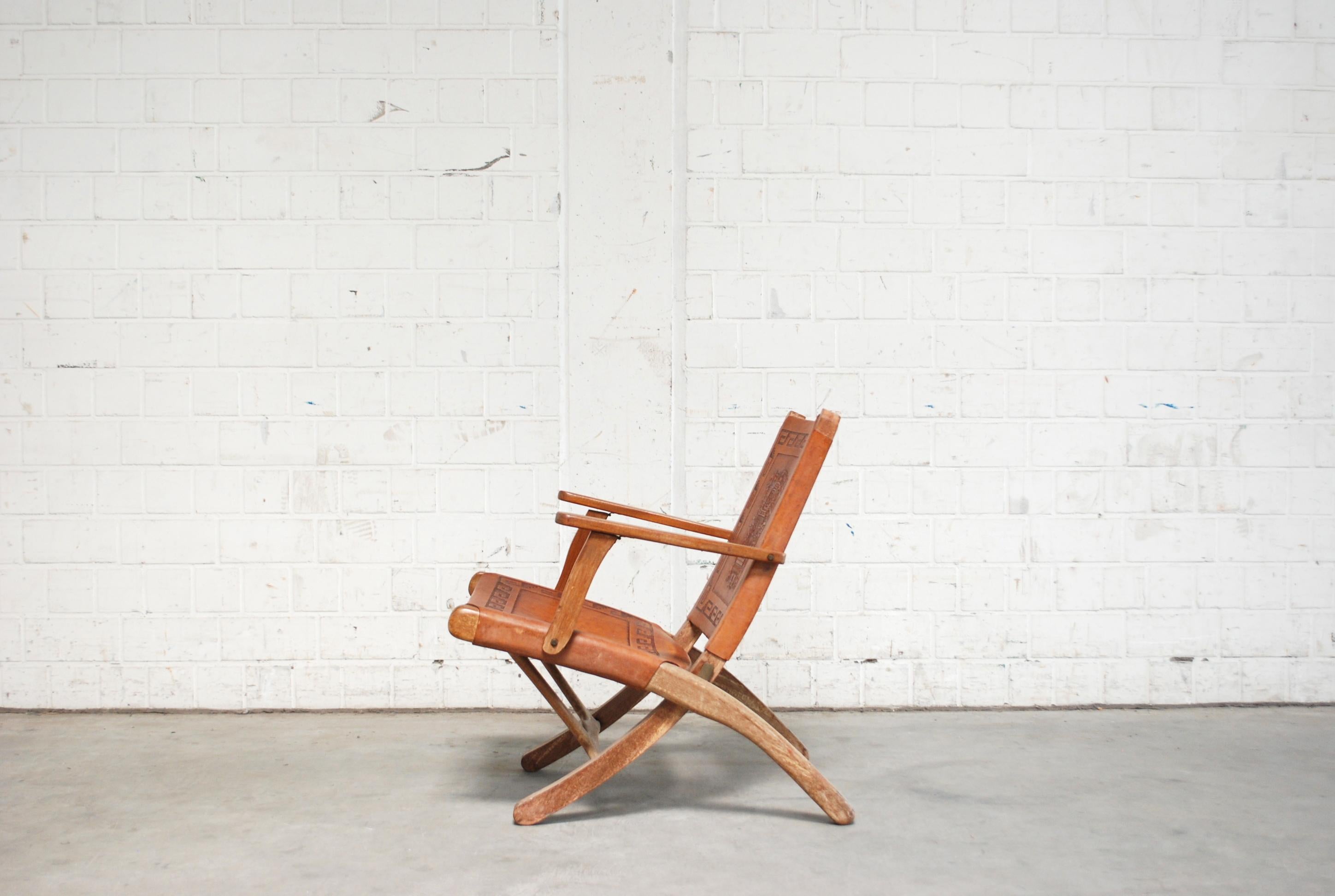 Ecuadorean Angel Pazmino Folding Leather Lounge Chair for Muebles de Estilo