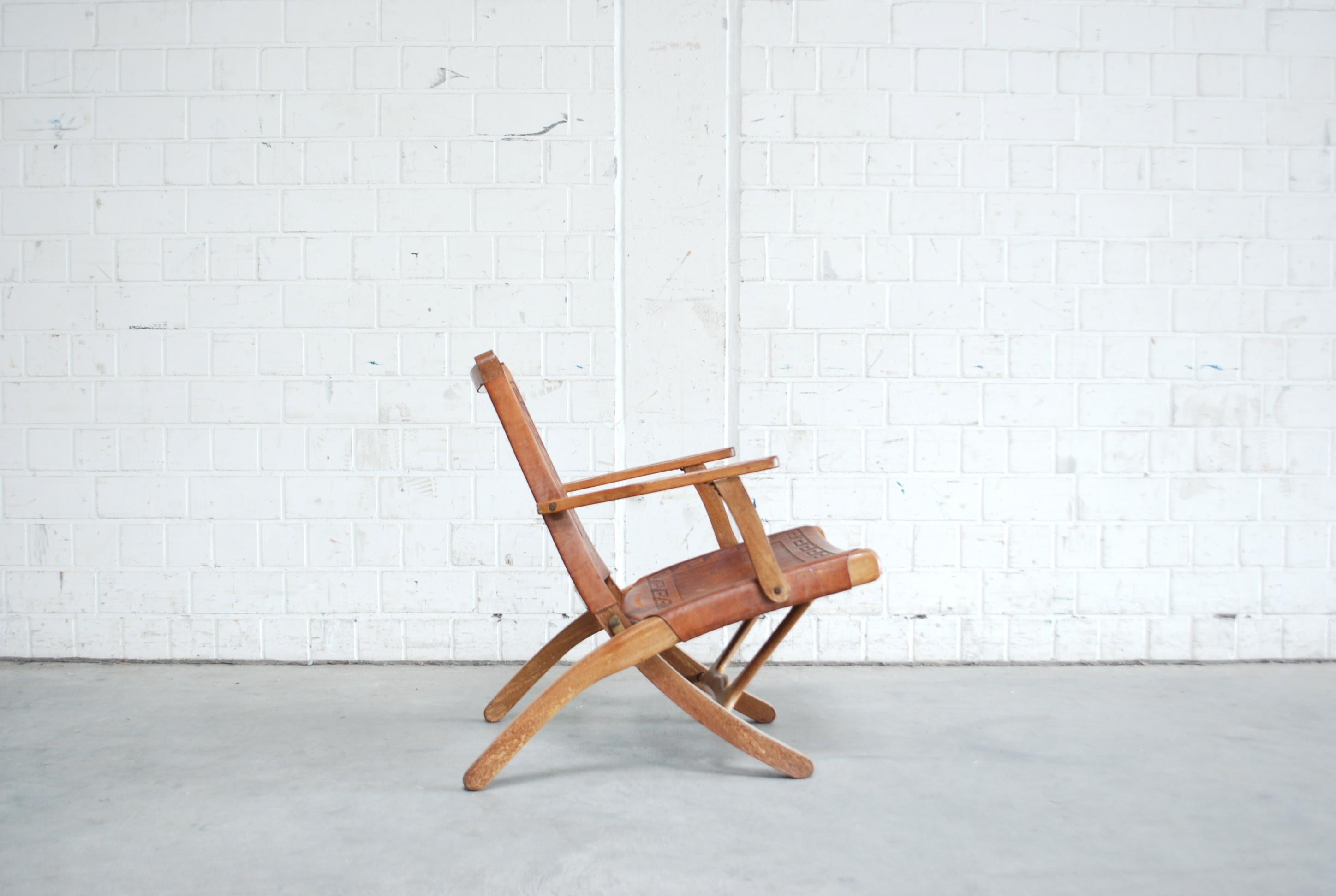 Ecuadorean Angel Pazmino Folding Leather Lounge Chairs for Muebles de Estilo