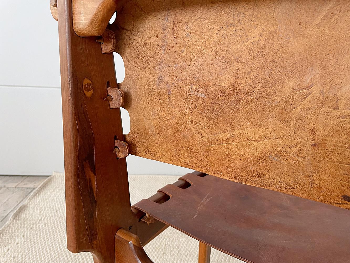 Fait main Angel Pazmino pour Muebles De Estilo Chaises, bois de rose et cuir, 1960, Ecuador en vente