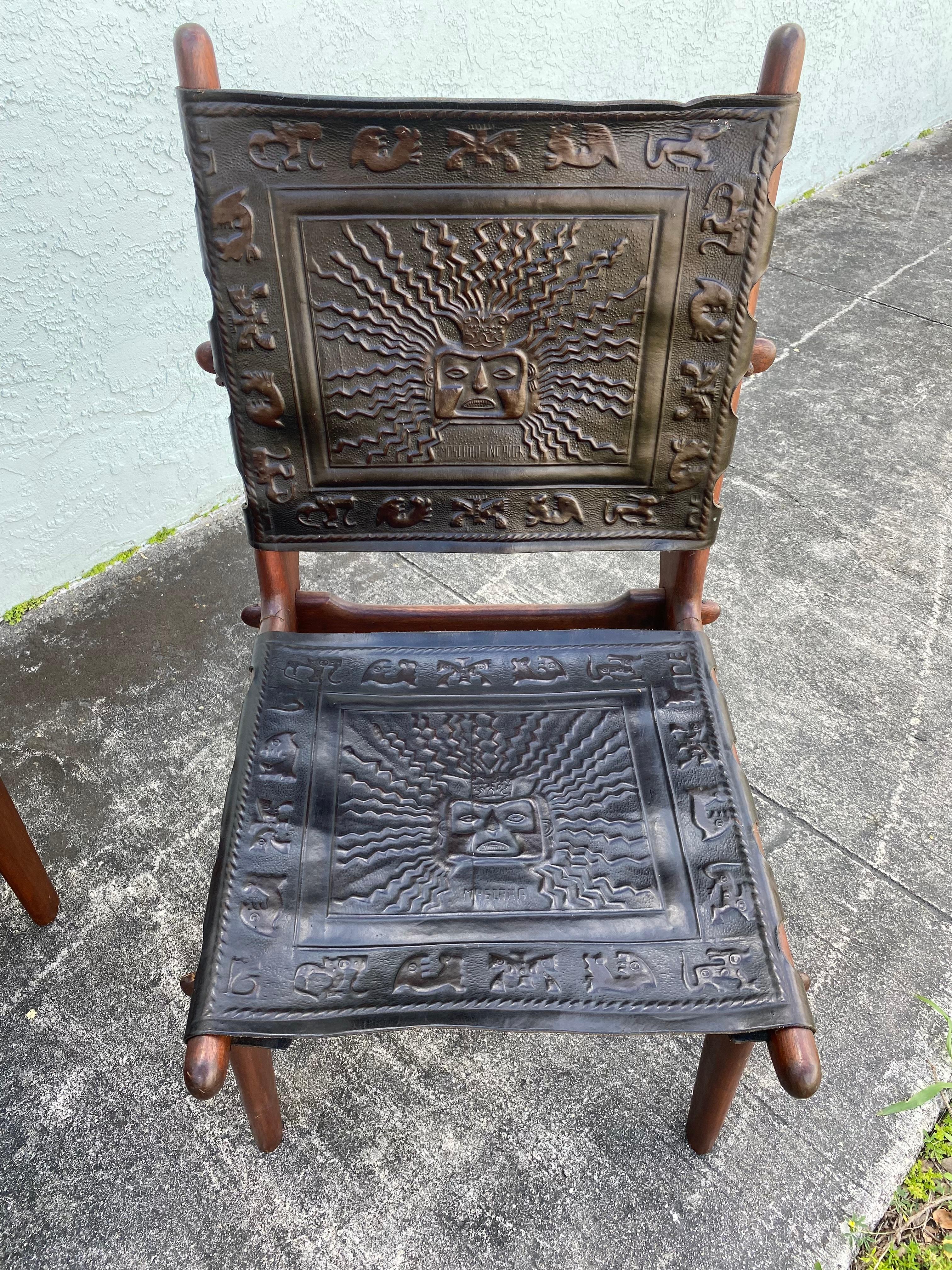 Angelo Pazmino Muebles ensemble de 4 chaises en cuir embossé bois des années 1960 Bon état - En vente à Fort Lauderdale, FL