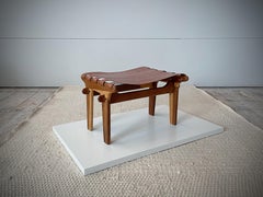Angel I. Pazmino per Muebles De Estilo Sgabello, pelle e palissandro, 1960, Ecuador
