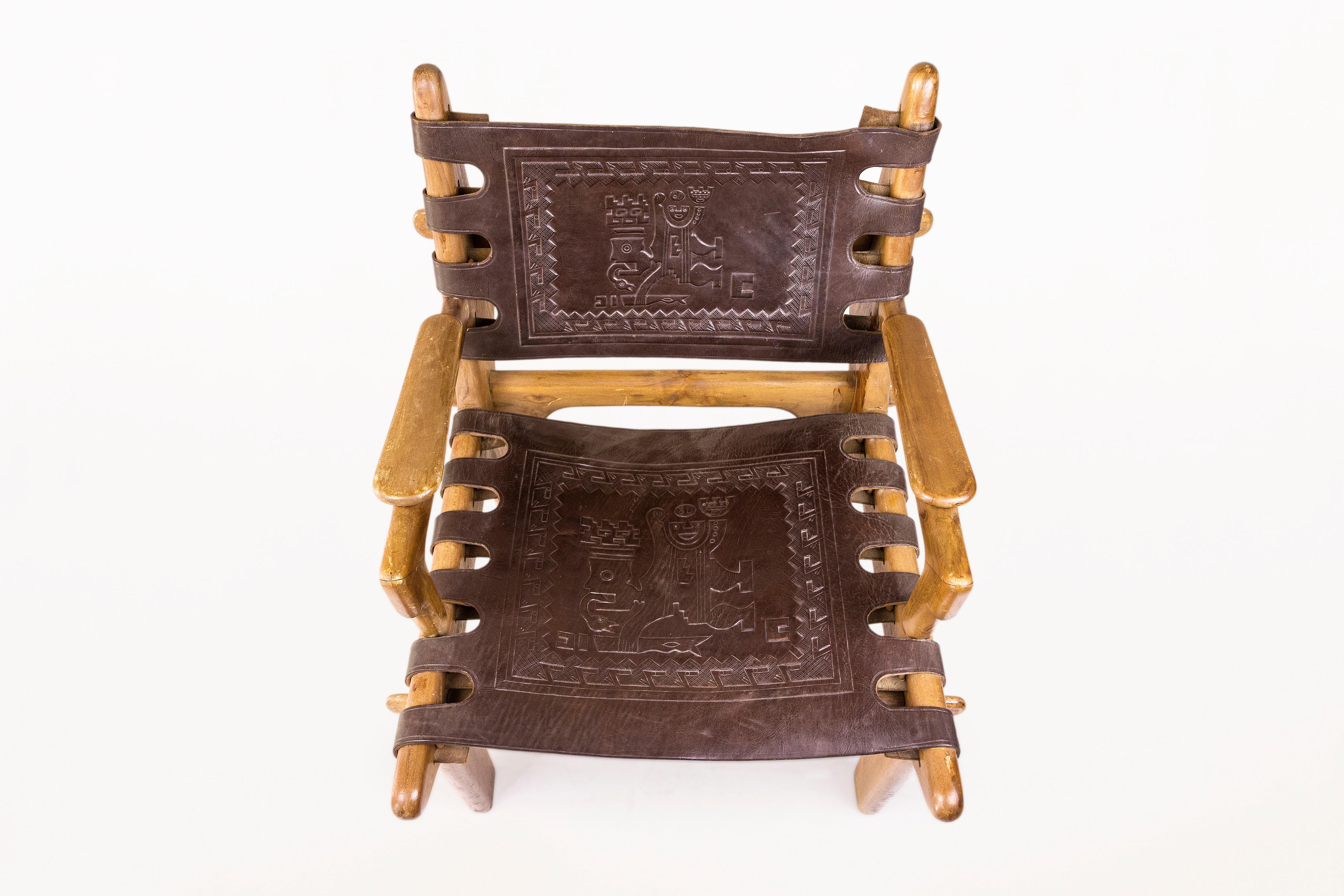 Angel Pazmino, Pair of Armchairs with Side Table, Wood and Leather, circa 1970 In Good Condition In Nice, Cote d' Azur