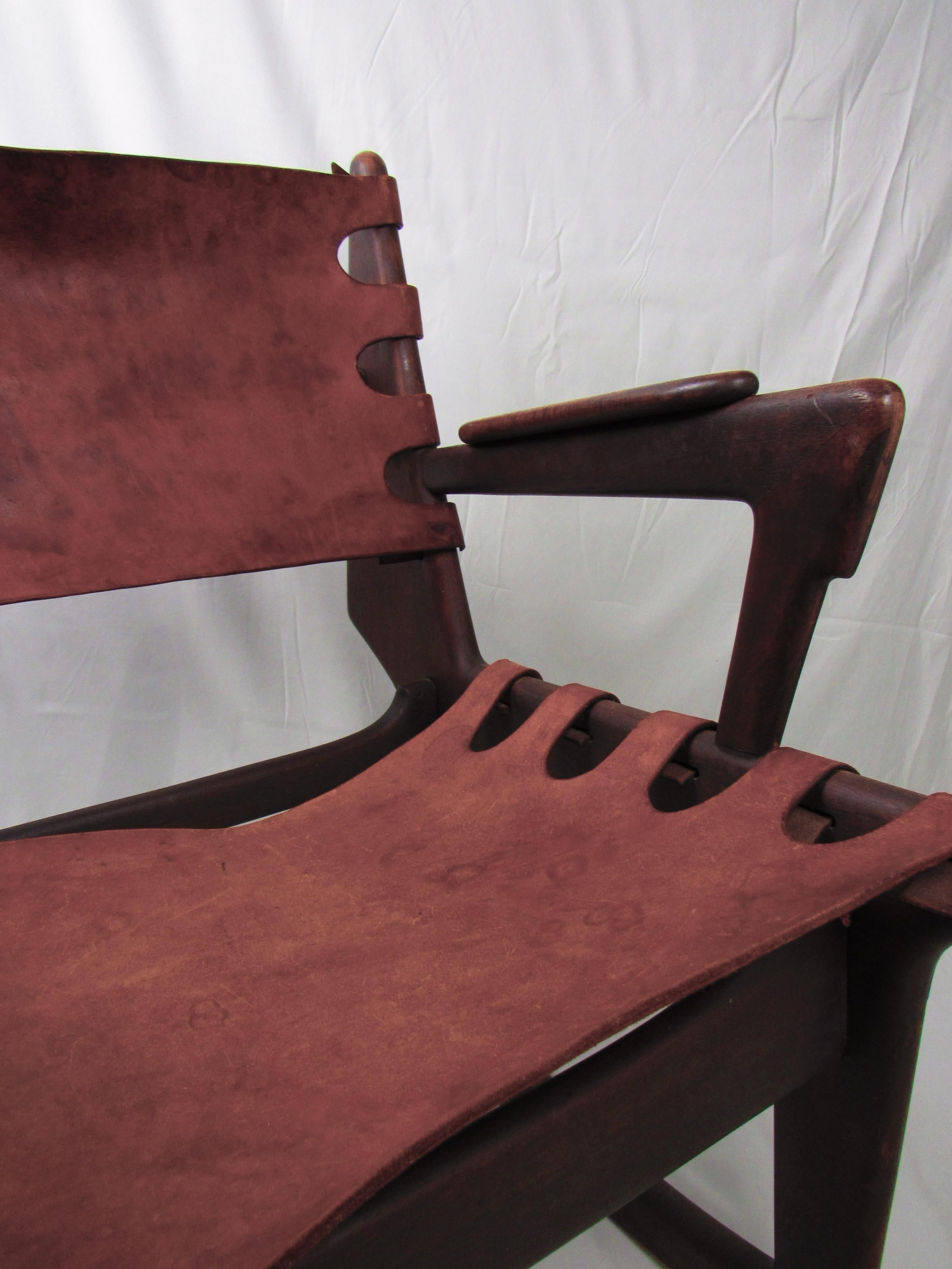 Sedia a dondolo Angel Pazmino, legno e pelle vintage In condizioni discrete in vendita a San Francisco, US