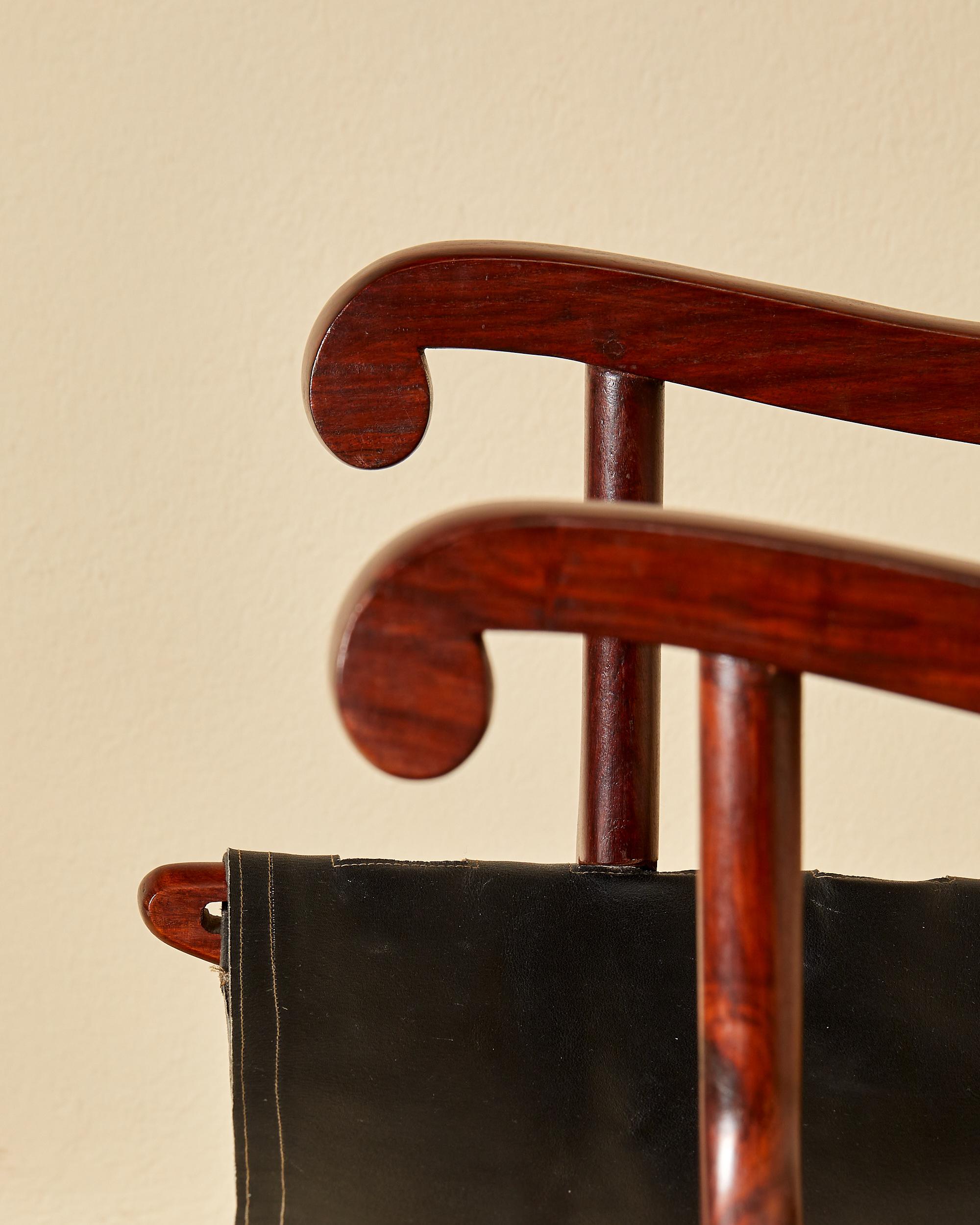 Angel Pazmino, Suite de quatre fauteuils, cuir et Wood, vers 1960, Ecuador. en vente 8