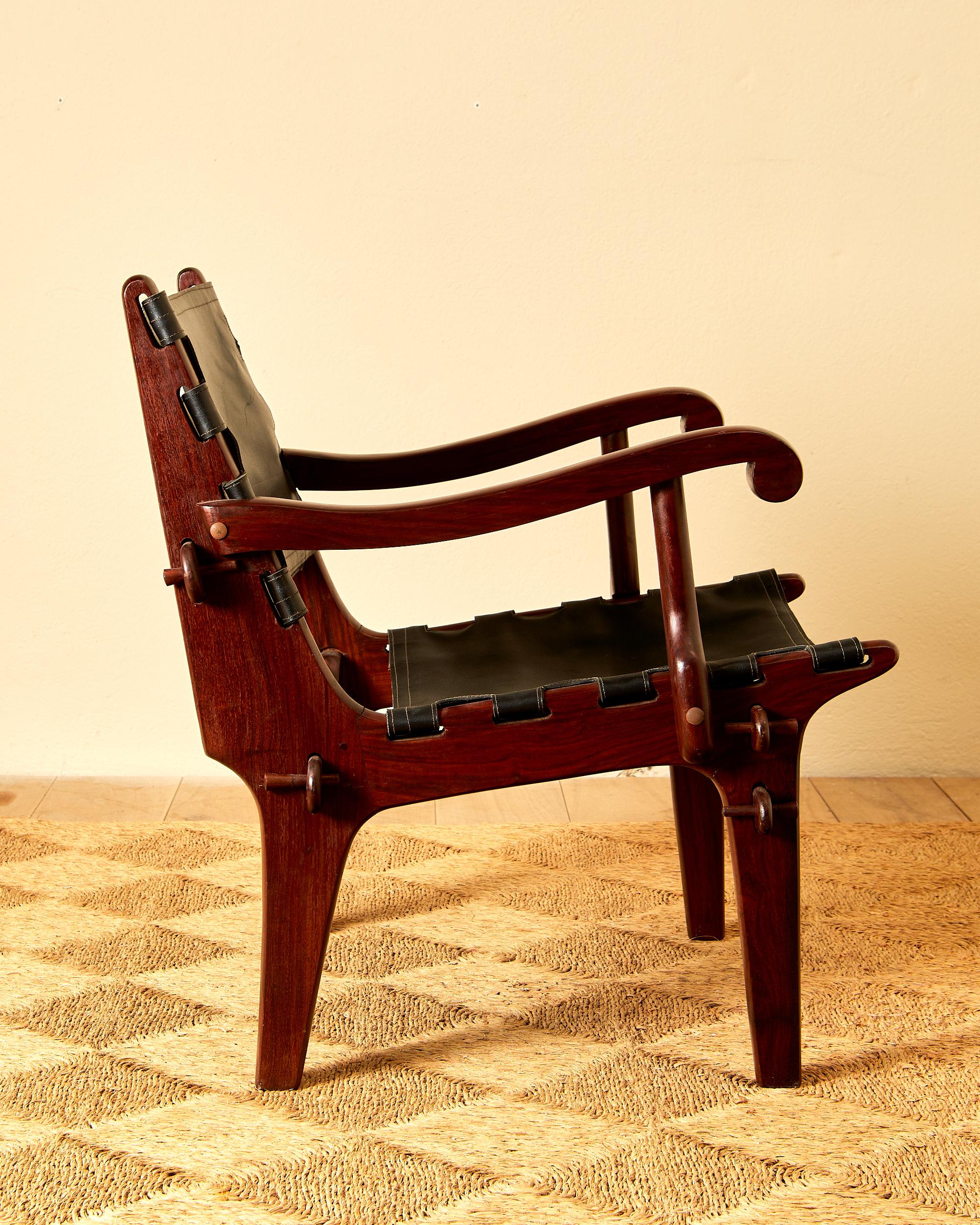 Angel Pazmino, Suite of four armchairs, leather and wood, circa 1960, Ecuador. For Sale 2