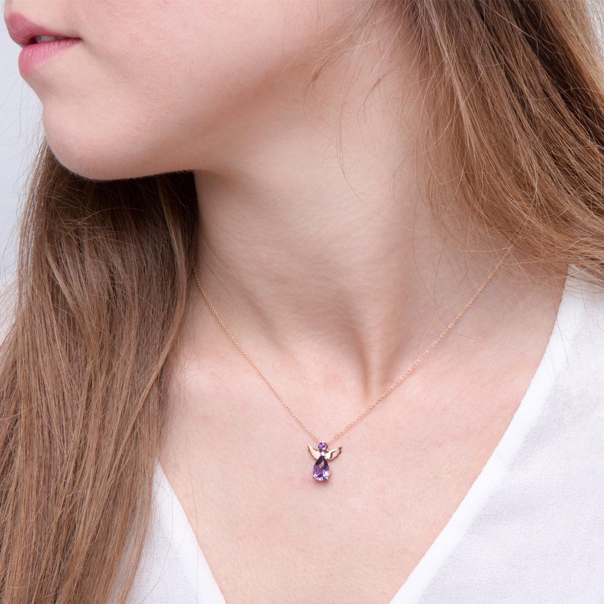 Guardian Angel Pendant Necklace in 18kt Rose Gold with Pear and Round Purple Amethyst.
The angel is made of 18Kt rose gold, Purple Amethyst stones and it comes with a rose gold rolo chain, 16 inches long. The pendant necklace belongs to 
