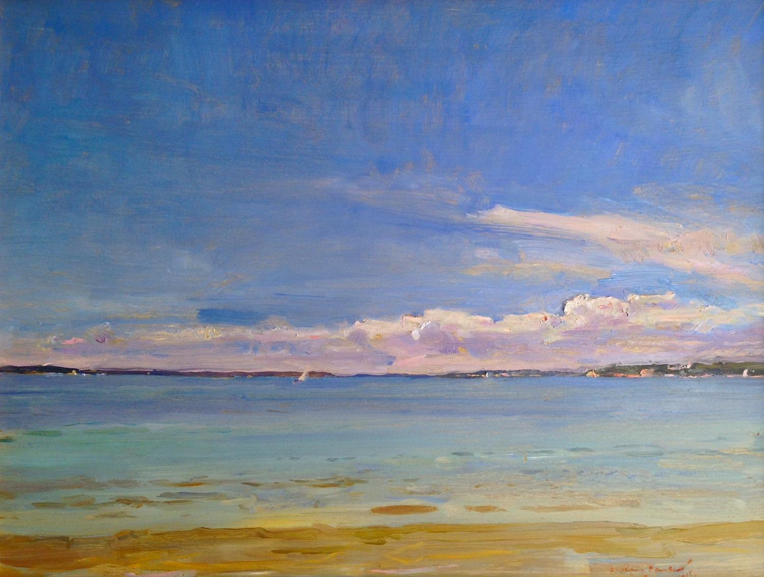 "Vista de la bahía" pintura al óleo, mar y cielo azules. Nubes en el horizonte. Costa arenosa. - Painting de Angel Ramiro Sanchez