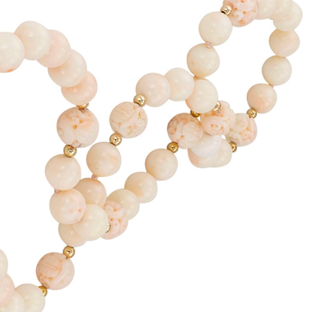 Collier de perles de corail sculptées en peau d'ange Unisexe en vente
