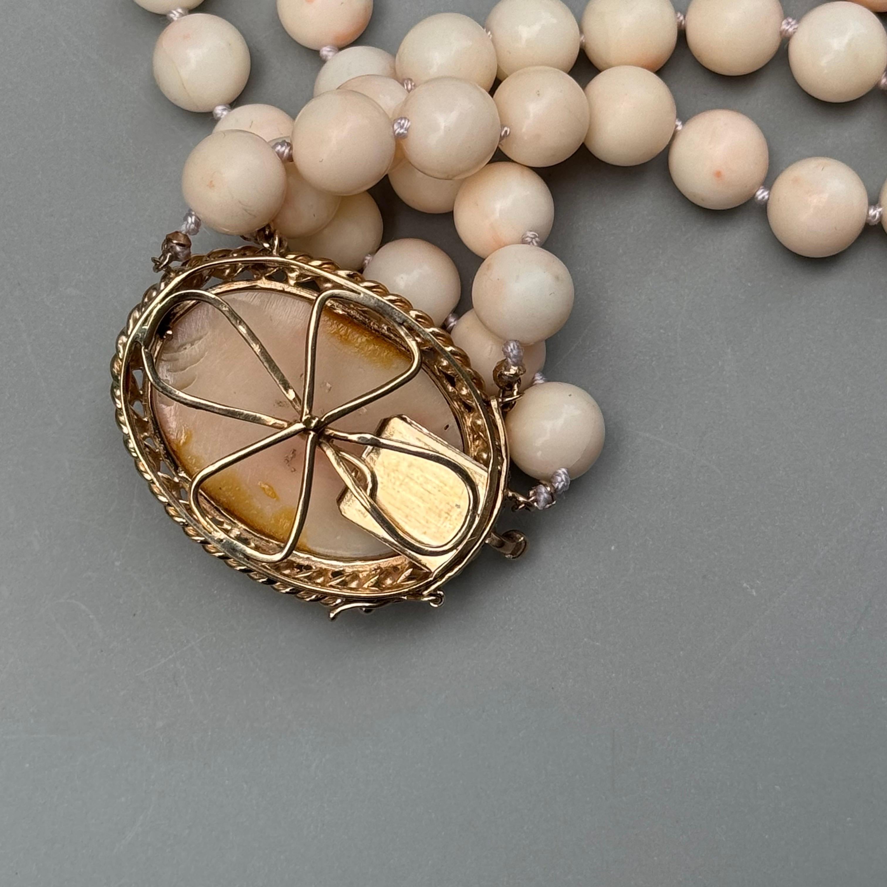 Angel Skin Coral Bead Necklace Large Carved Flower 14k Gold Claps In Good Condition For Sale In Monroe Township, NJ