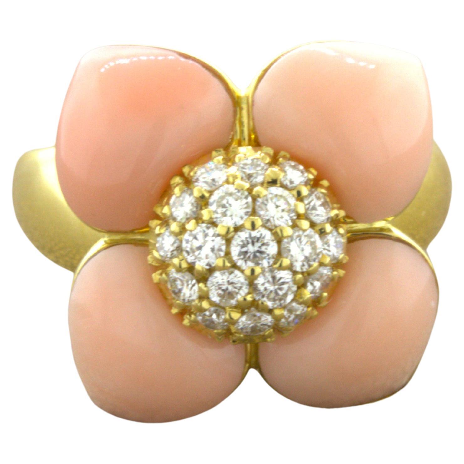 Angel-Skin Coral Diamond 18Karat Yellow Gold Flower Ring For Sale