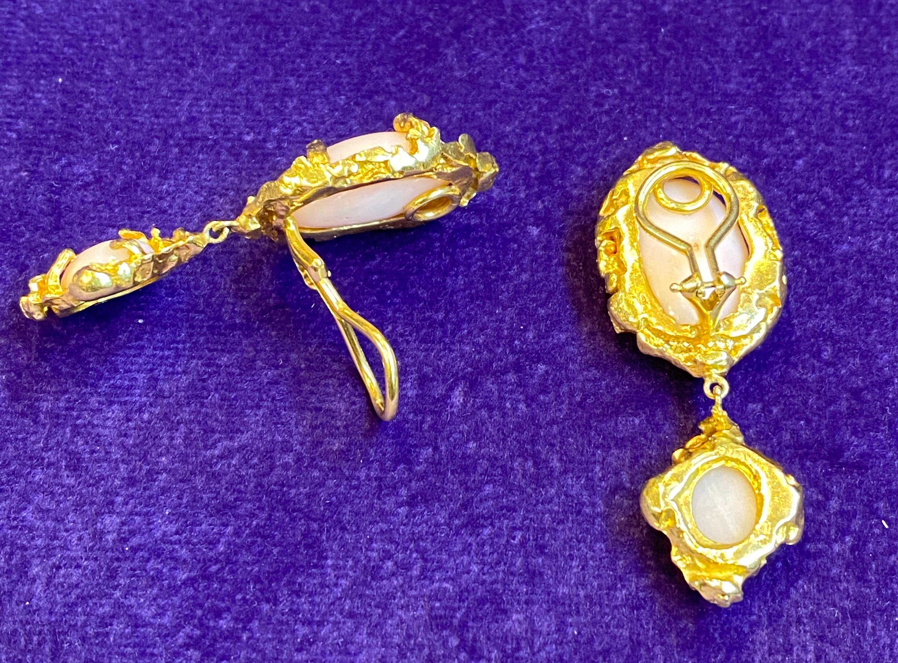 Angel Skin Coral & Modernist Gold Dangle Earrings For Sale 1