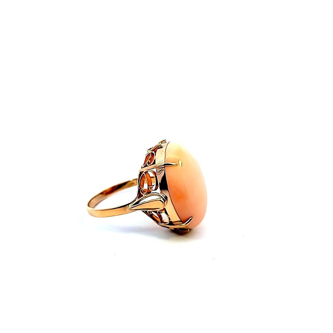 In lovely 18 karat yellow gold, this beauty is lovely!