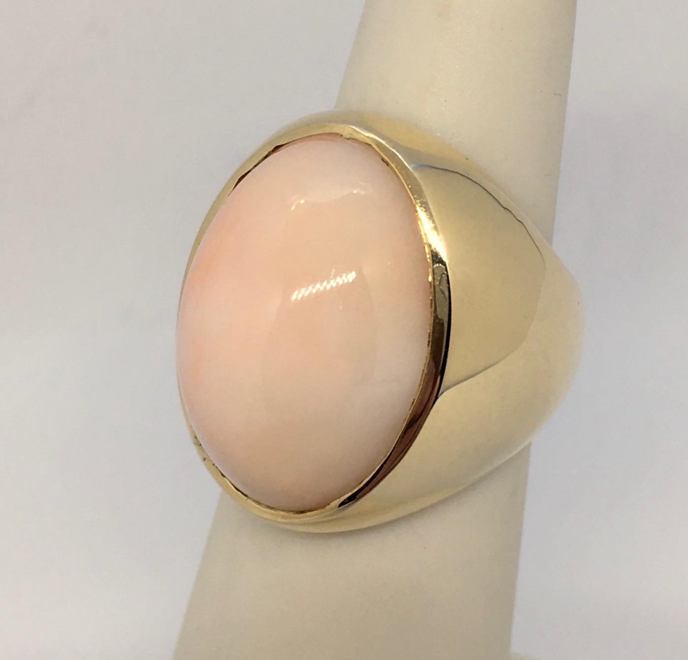 Cabochon Angel Skin Coral Signet-Style Cocktail Ring in Yellow Gold, circa 1970