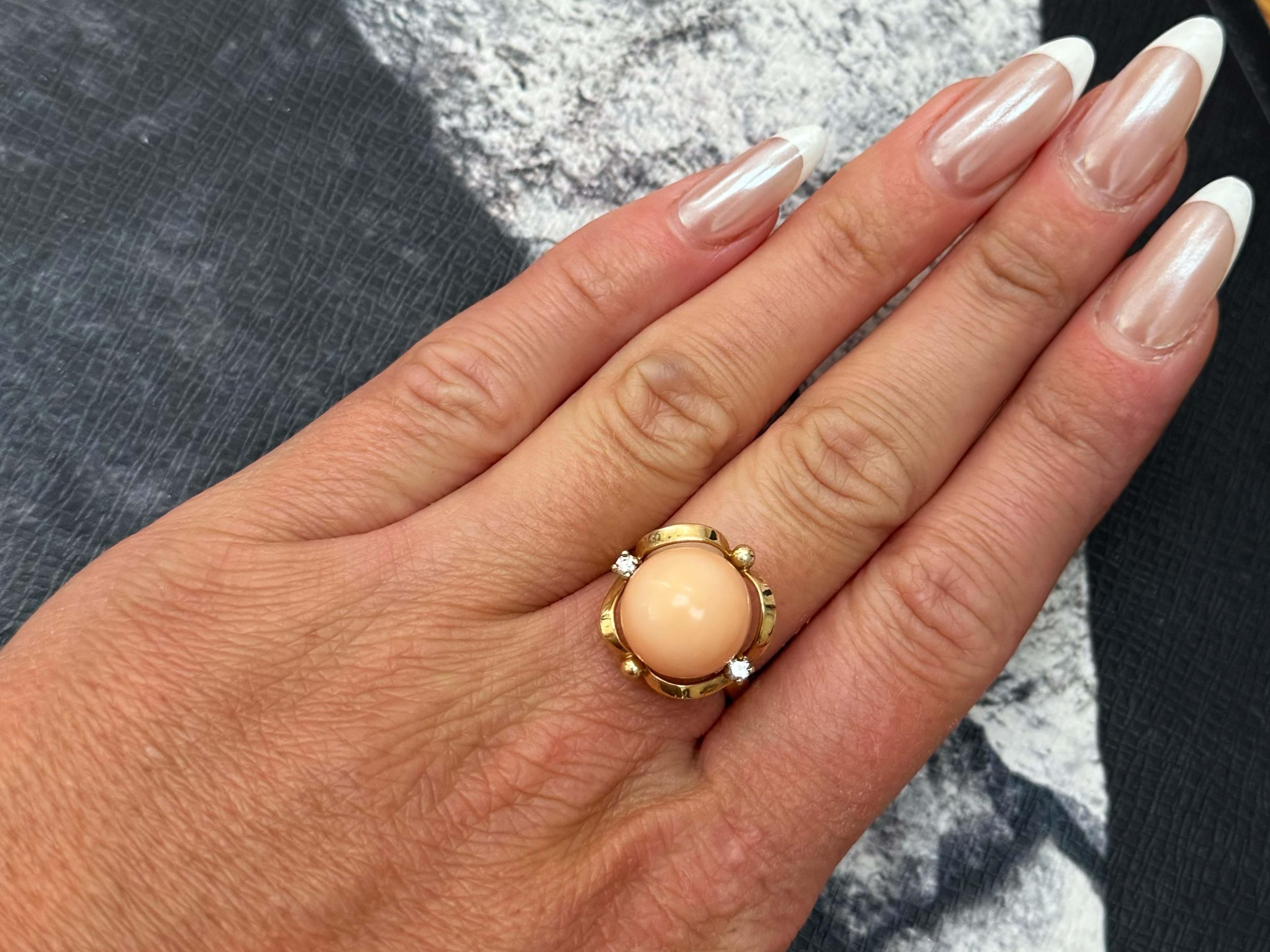 Item Specifications:

Metal: 14K Yellow Gold

Style: Statement Ring

Ring Size: 6.5 (resizing available for a fee)

Total Weight: 6.5 Grams

Gemstone: Angelskin Coral

Sphere Diameter: 13 mm

Diamond Count: 2 round brilliant cut 

Diamond Color:
