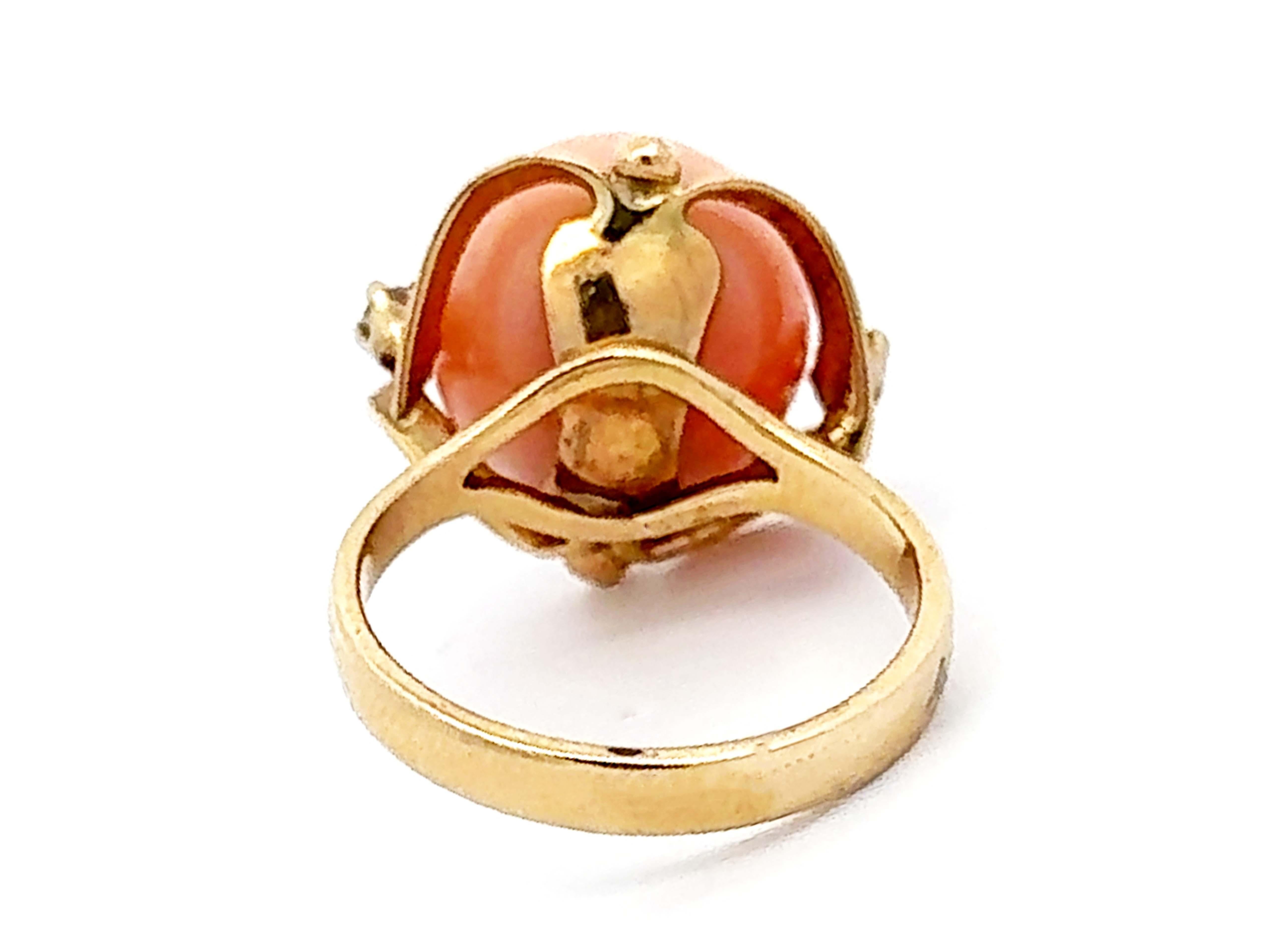 Angel Skin Koralle Kugel Diamantring 14k Gelbgold im Angebot 1