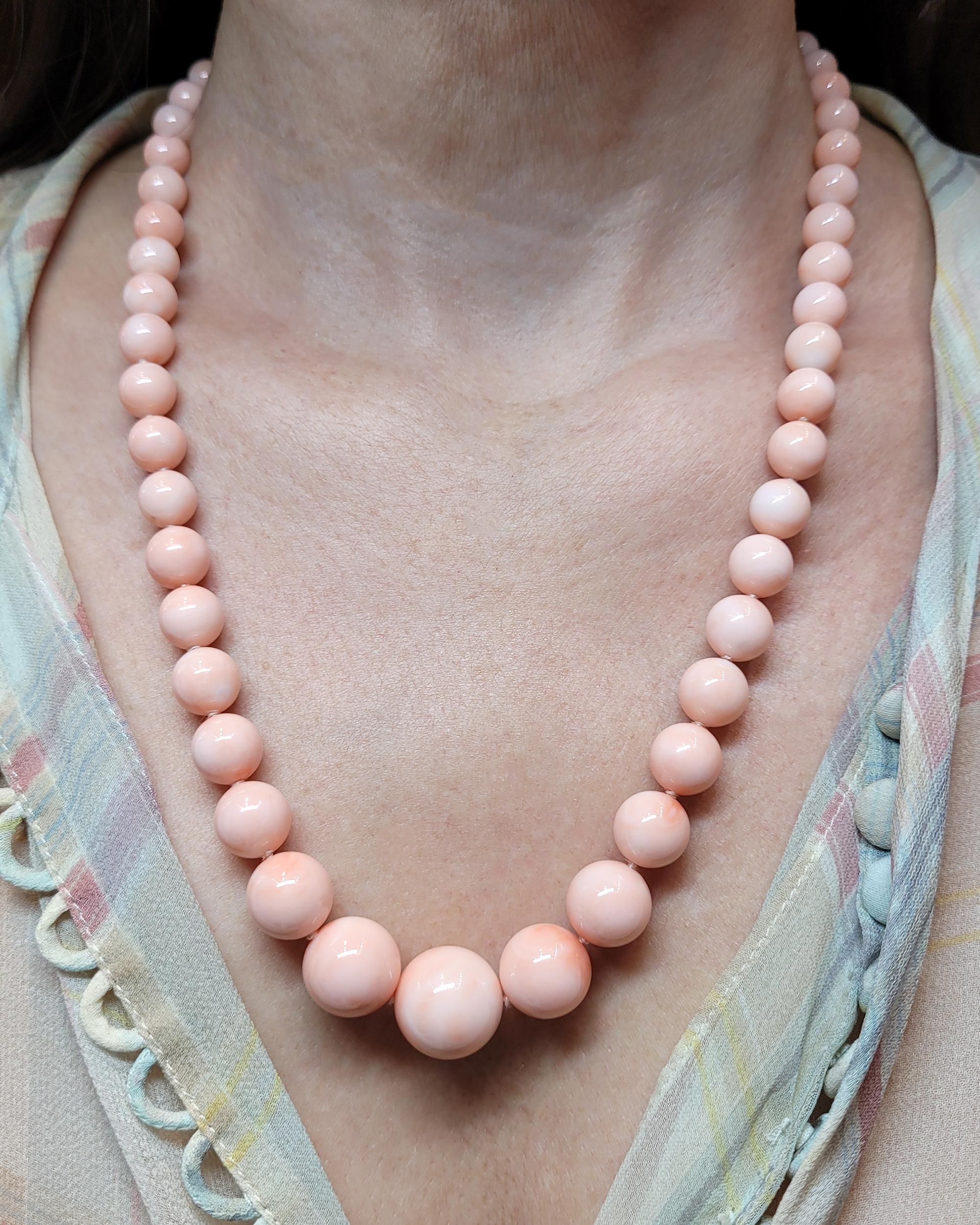 Get ready to steal the spotlight with this remarkable piece!
This stunning necklace features 57 thoroughly handpicked coral beads, each radiating a mesmerizing gradient of pastel pinks to deep oranges. These coral beads are like a sunset captured in