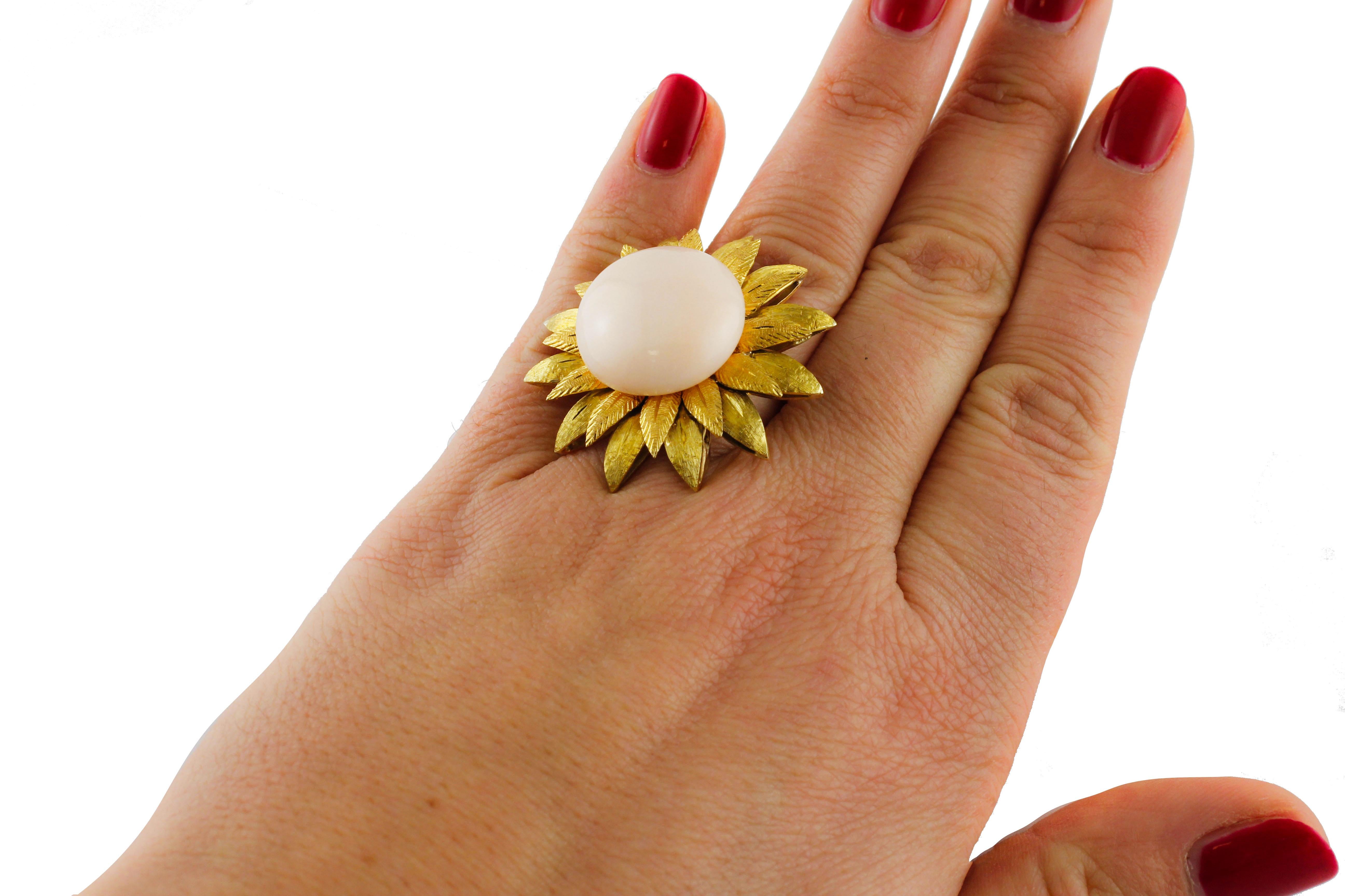 Pink Coral Button Yellow Gold Flower Shape Fashion Ring For Sale 2