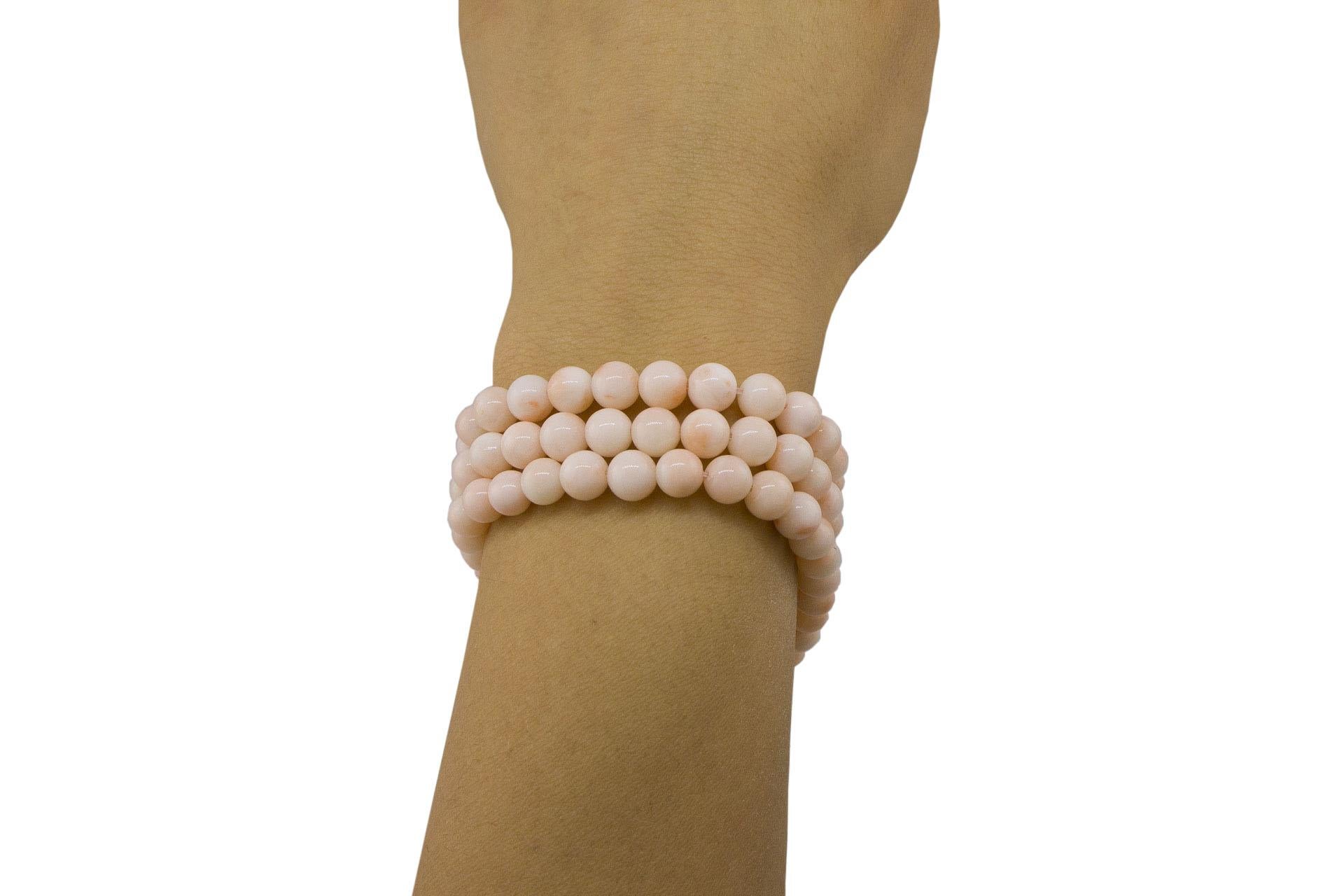 Pink Coral Spheres, 18K Yellow Gold Closure Link Bracelet In Excellent Condition For Sale In Marcianise, Marcianise (CE)