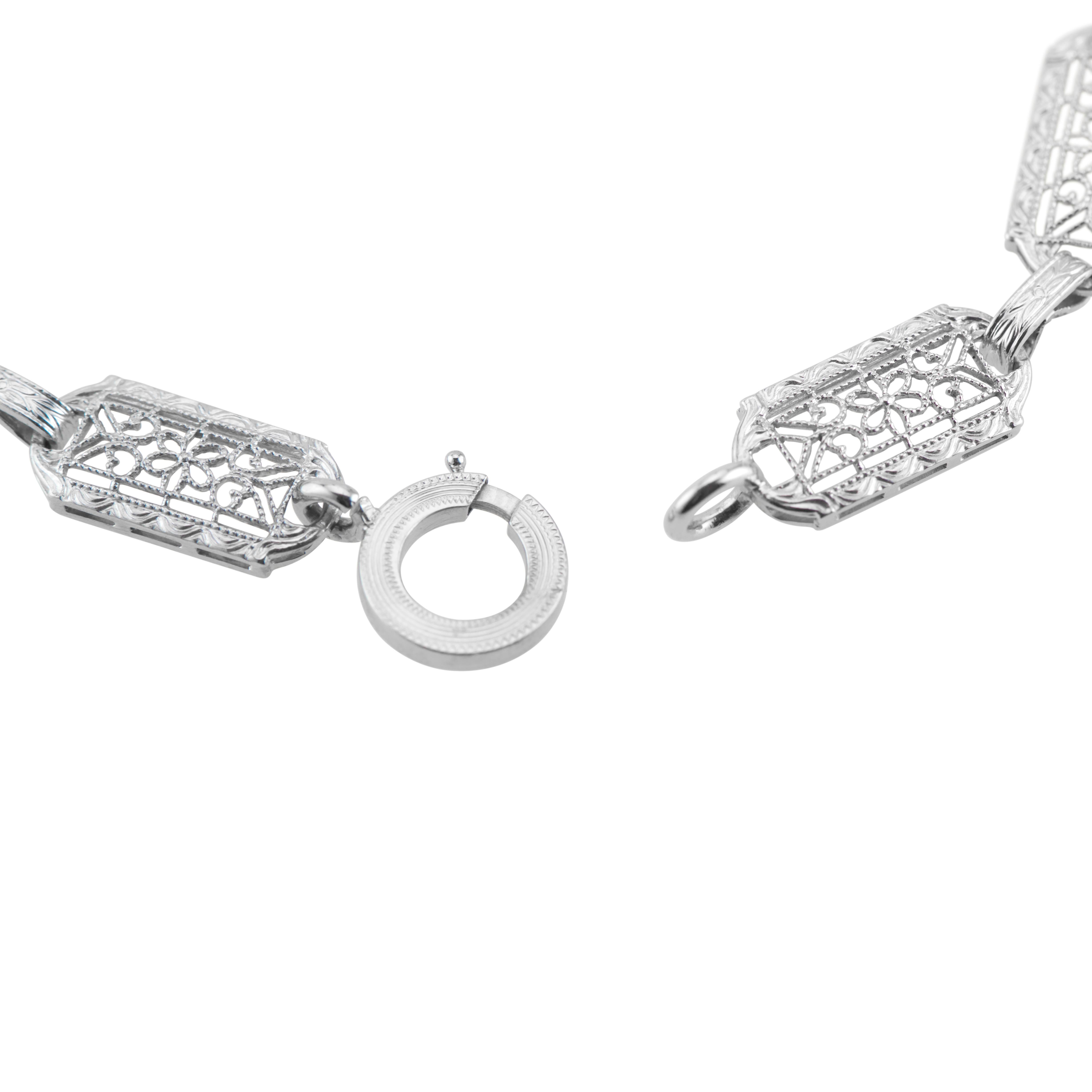 Bracelet filigrane en or blanc avec quartz peau d'ange, saphirs et diamants Pour femmes en vente