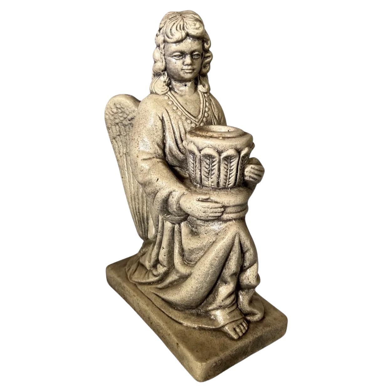 Engel-Gartenstatue und Kerzenhalter aus Zementguss im Angebot