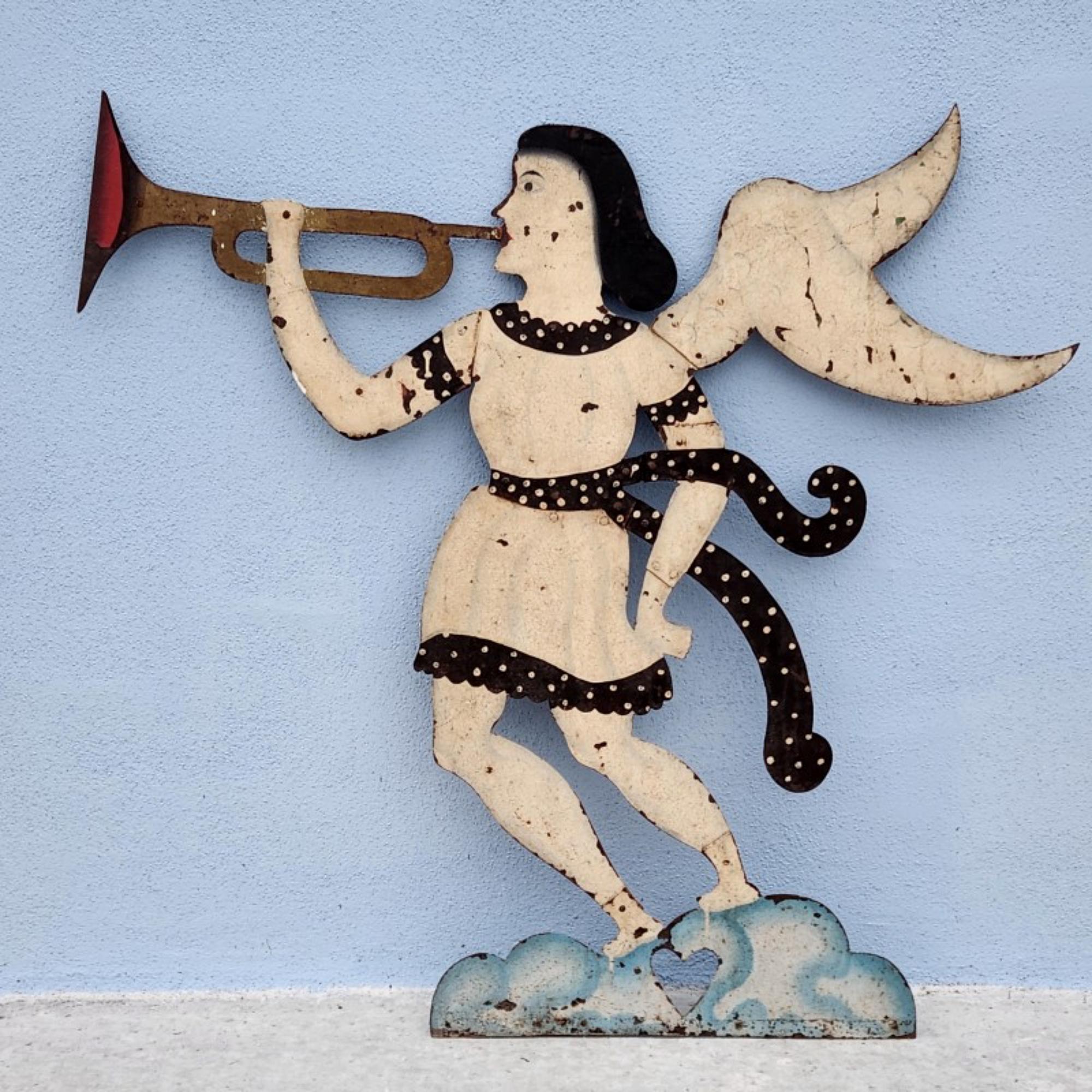 Angel Trumpeter, Original Hand Painted Recovery Weapon England Early 20th C. In Good Condition For Sale In Madrid, ES