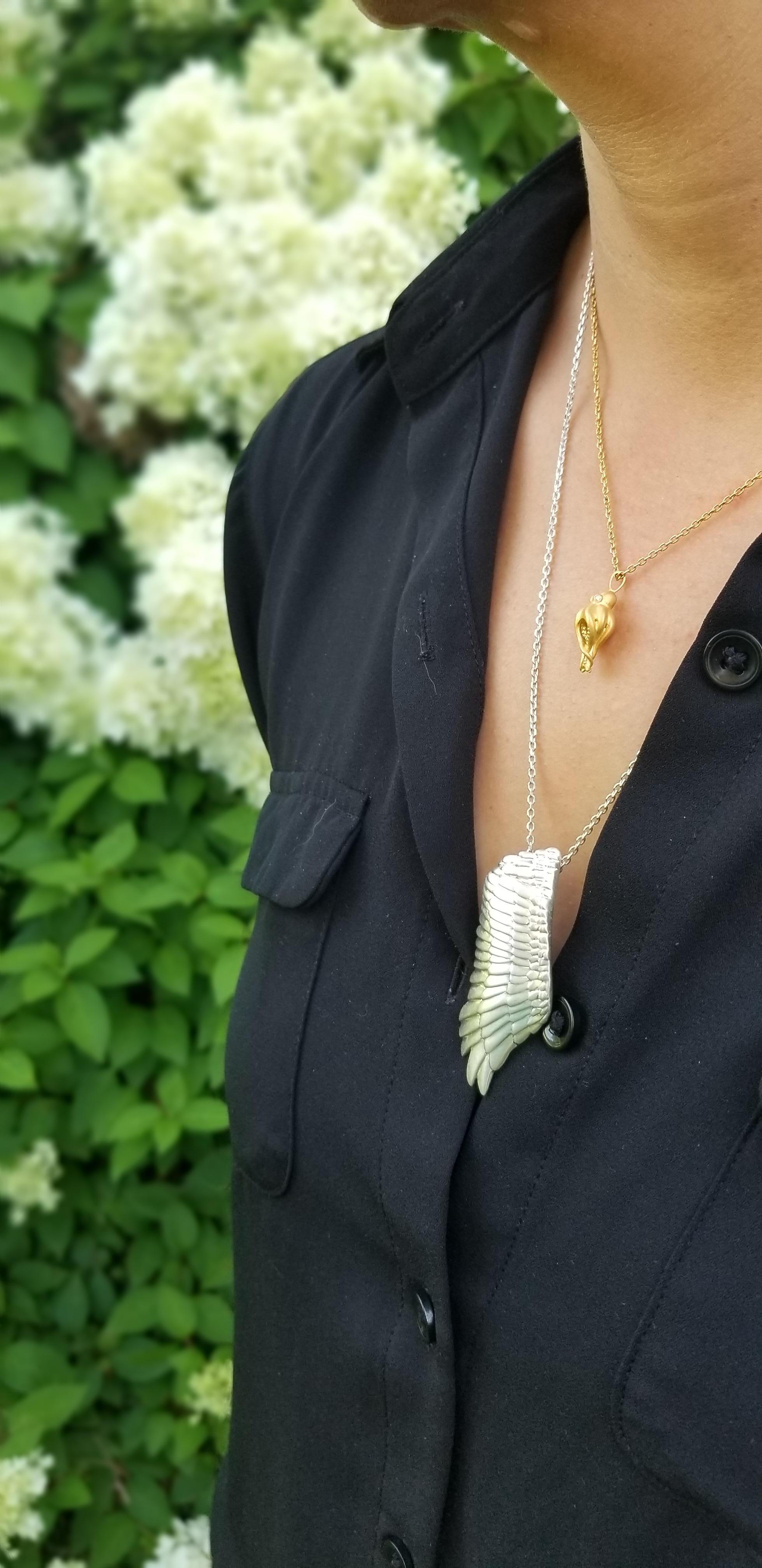 Angel wing necklace In New Condition For Sale In Cold Spring, NY