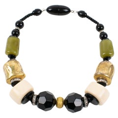 Angela Caputi, collier en résine d'inspiration Art déco
