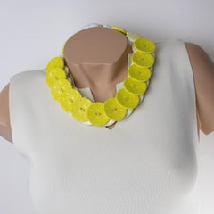 Angela Caputi, collier en résine texturée banane et citrus
