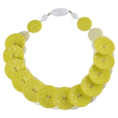 Angela Caputi Collar de resina con textura de plátano y cítricos