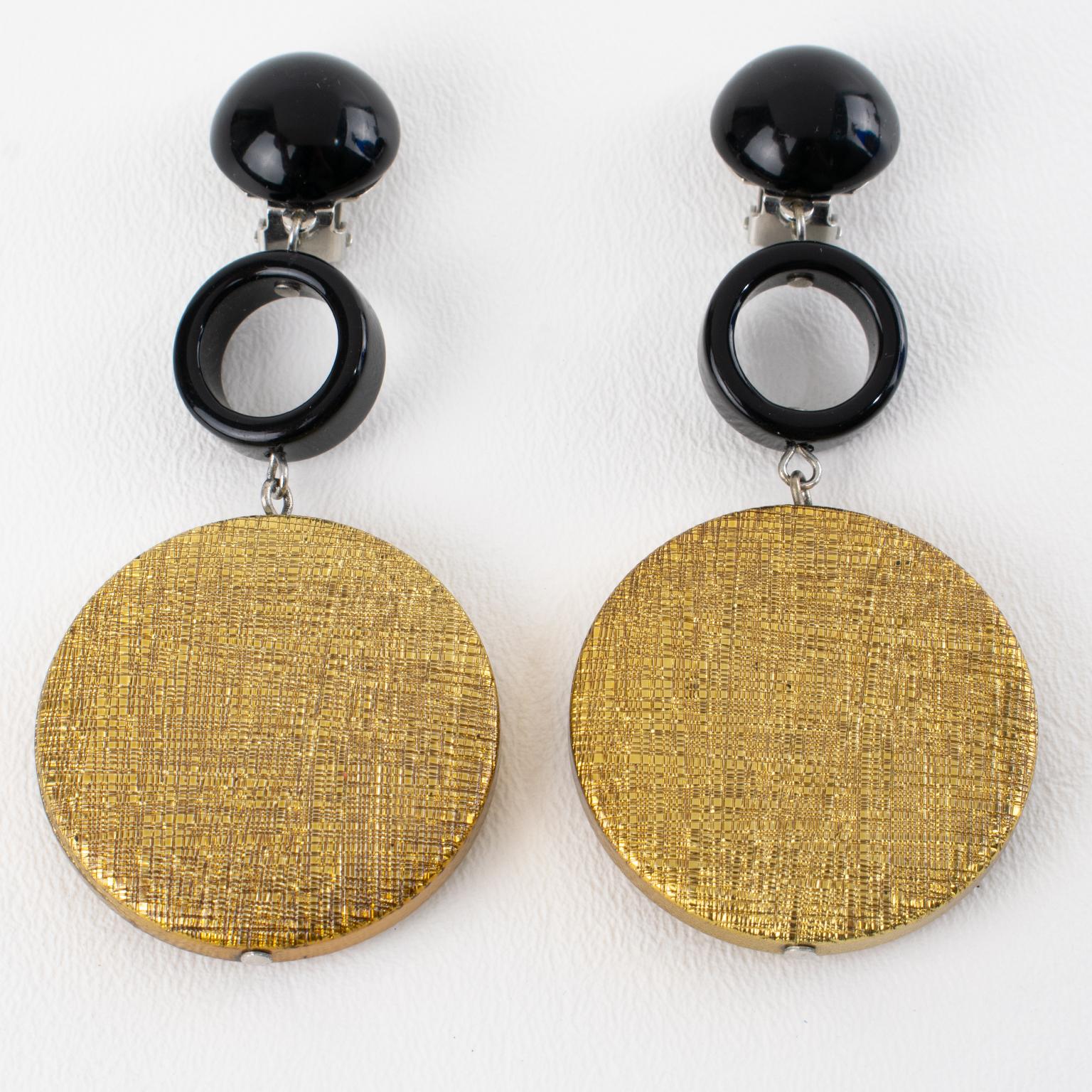 Angela Caputi - Boucles d'oreilles clip à disque en résine noire et dorée en vente 1