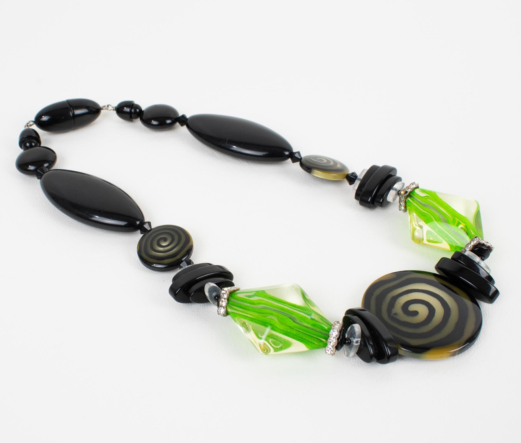 Angela Caputi Collar gargantilla de cuentas de resina negra y verde en venta 1
