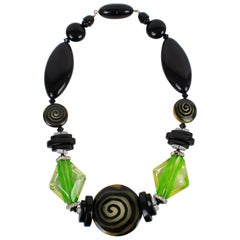 Angela Caputi Collar gargantilla de cuentas de resina negra y verde