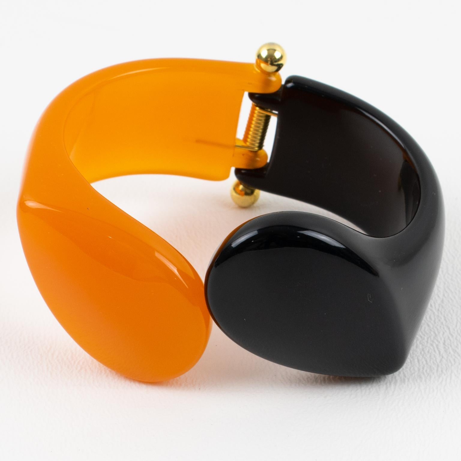 Angela Caputi Armband aus schwarzem und orangefarbenem Harz mit Klappverschluss im Zustand „Gut“ im Angebot in Atlanta, GA