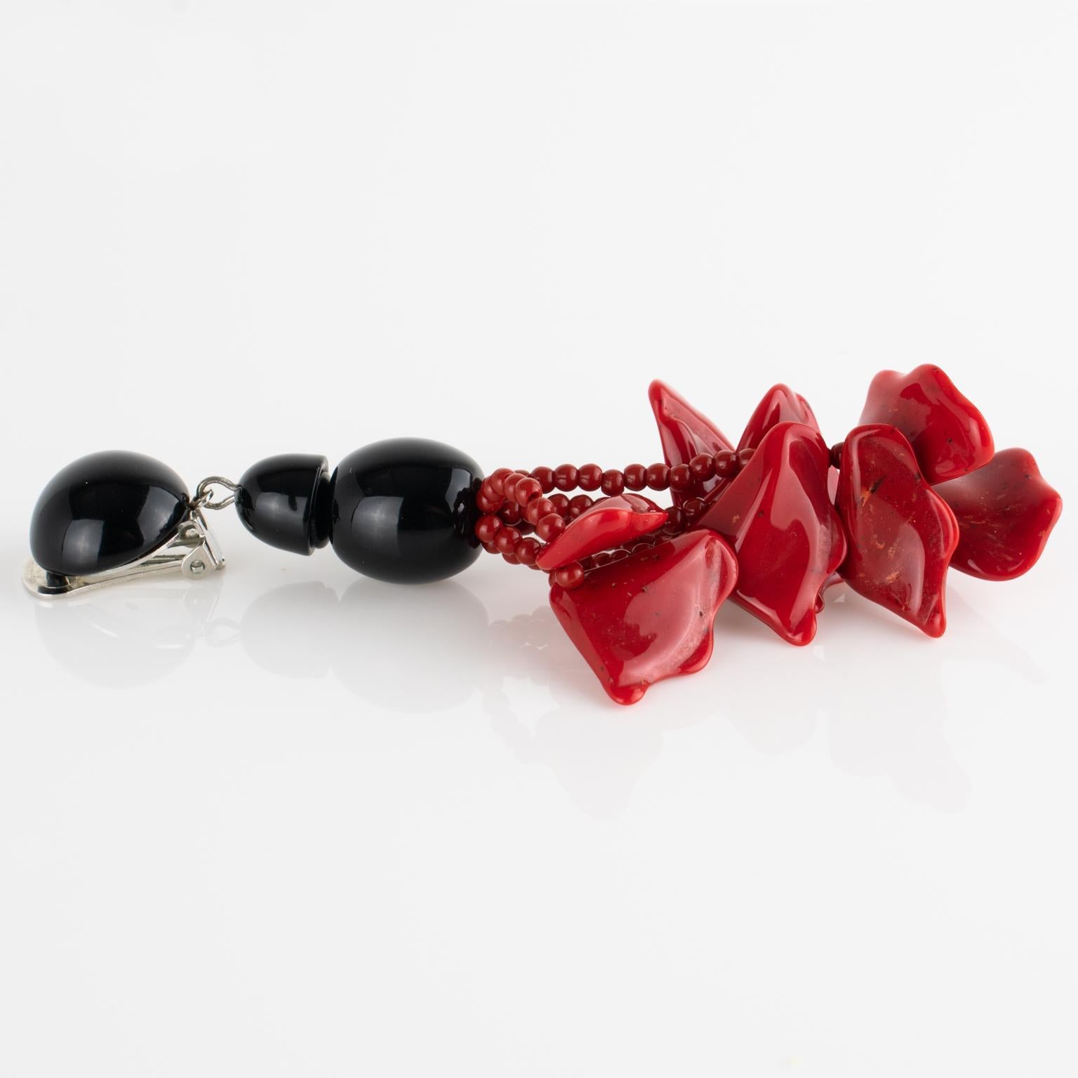 Angela Caputi - Boucles d'oreilles à clip en résine avec pendentifs en cinabre noir et rouge en vente 2