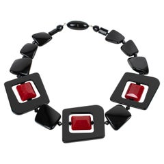 Angela Caputi Collar gargantilla de resina geométrica negra y roja